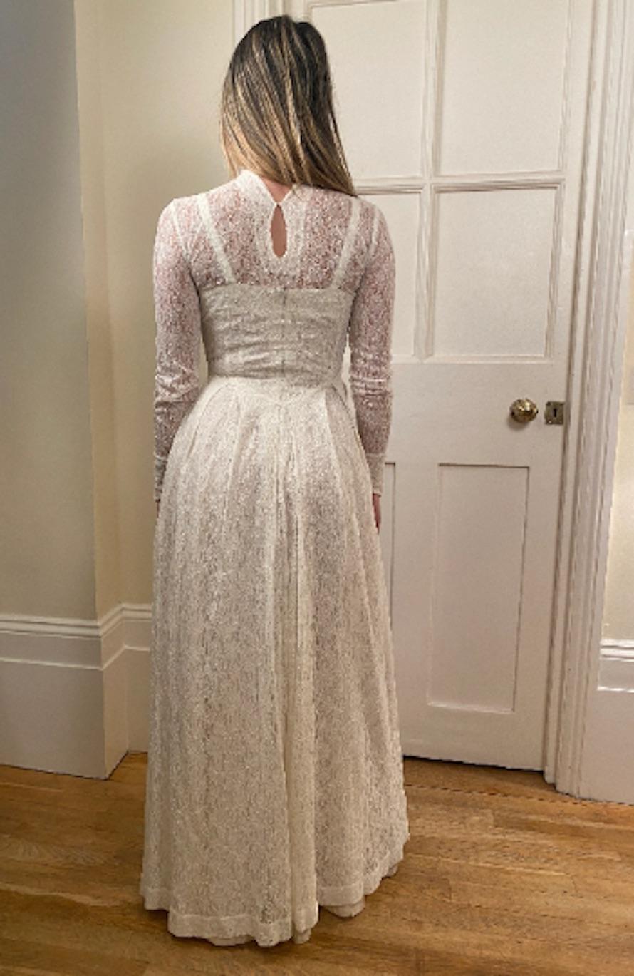 1950s Lace Wedding Dress In Excellent Condition For Sale In London, GB