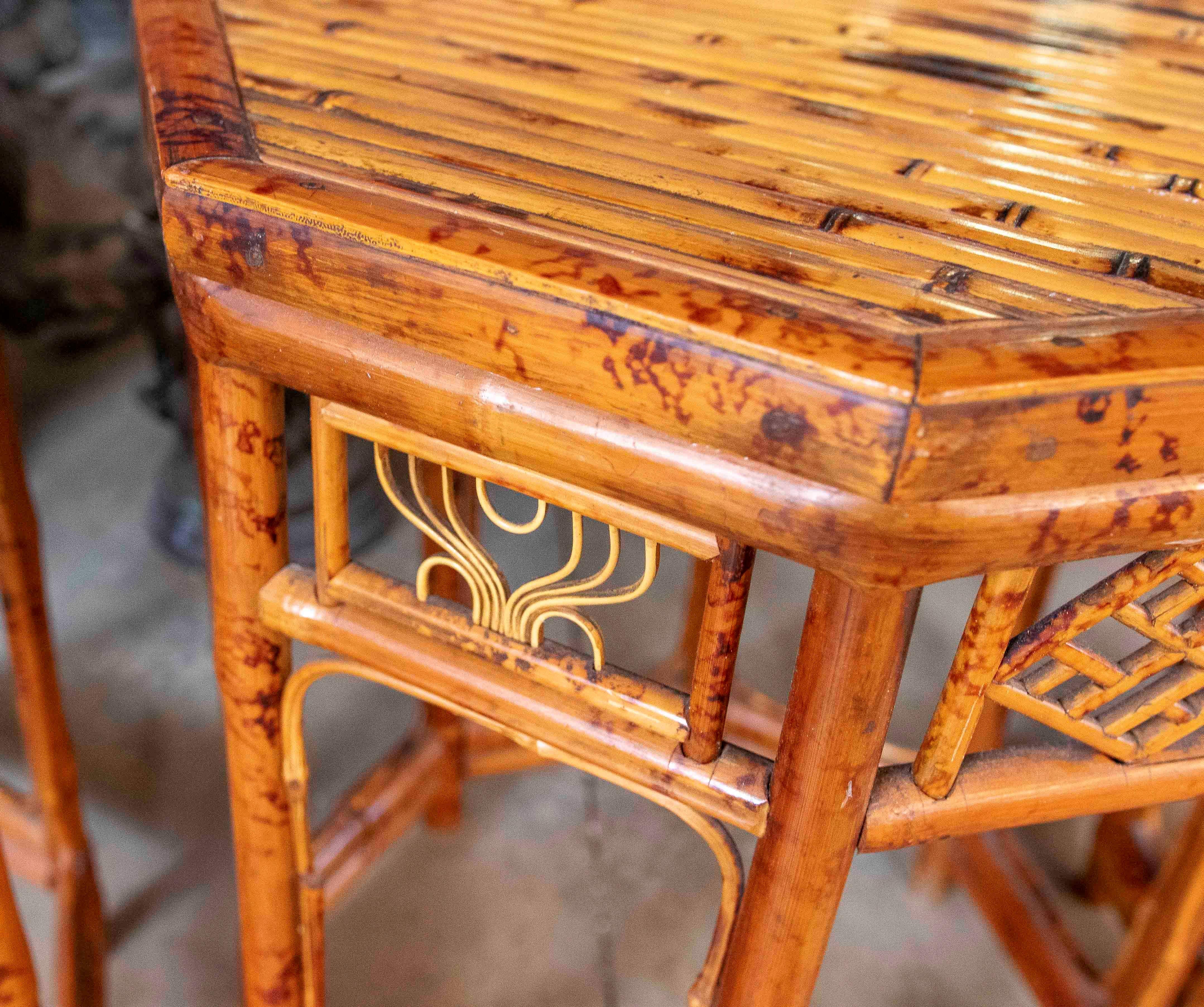 Set di tavoli cinesi nidificanti in bambù laccato degli anni '50 - stile Chippendale in vendita 8