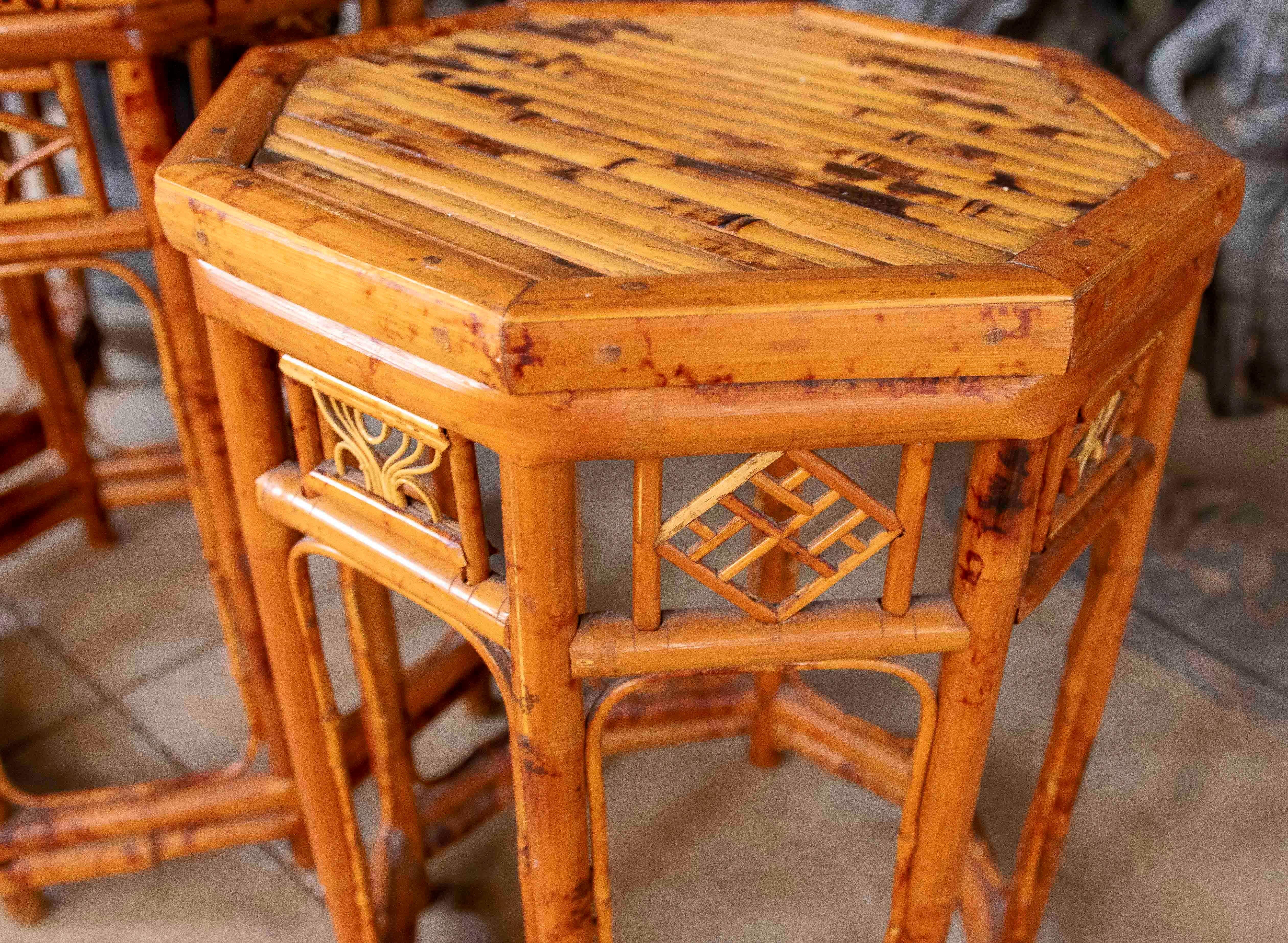 Set di tavoli cinesi nidificanti in bambù laccato degli anni '50 - stile Chippendale in vendita 9