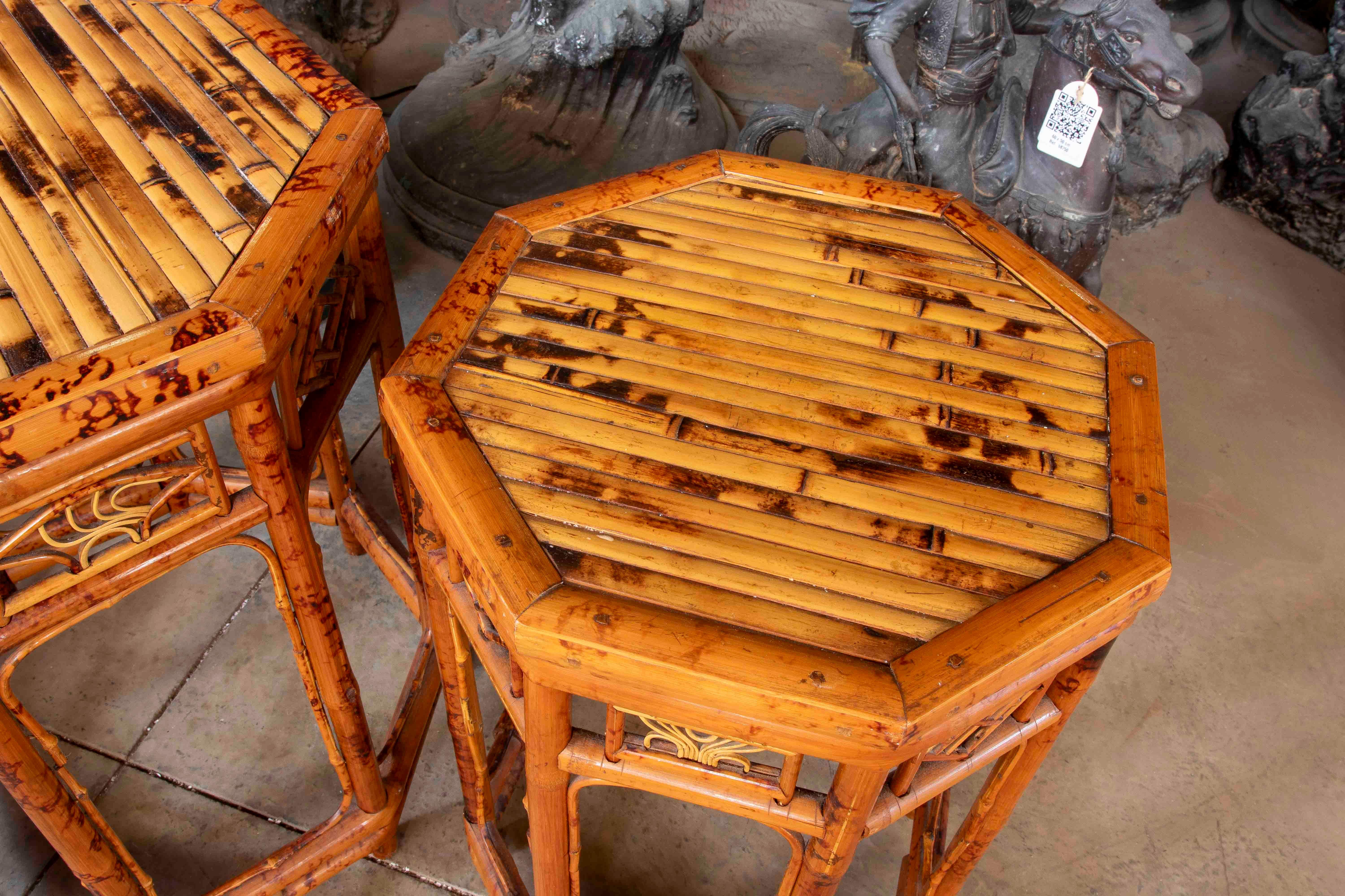 Set di tavoli cinesi nidificanti in bambù laccato degli anni '50 - stile Chippendale in vendita 2