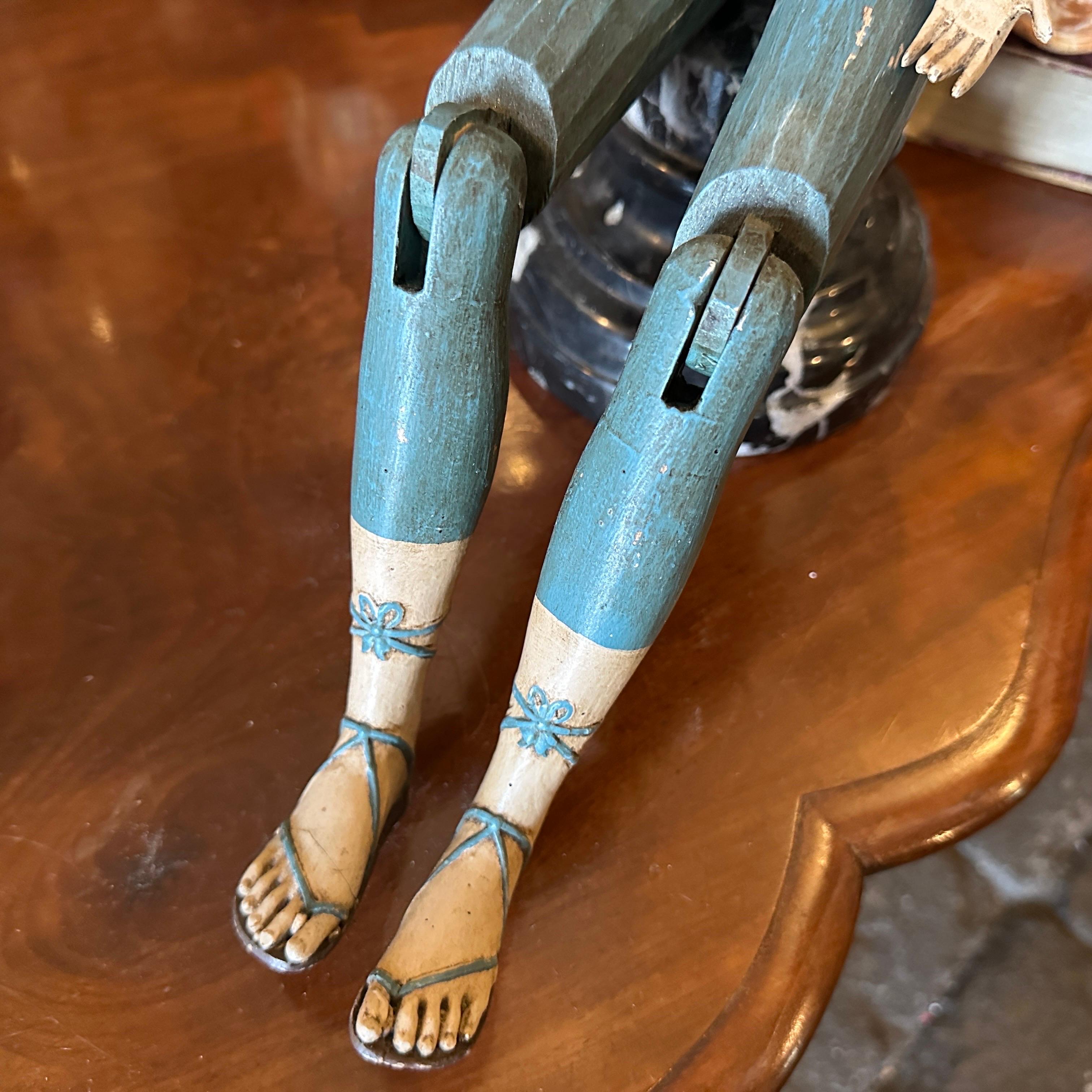 1950er Jahre Lackiertes Holz Italienische Gliederpuppe im Angebot 6