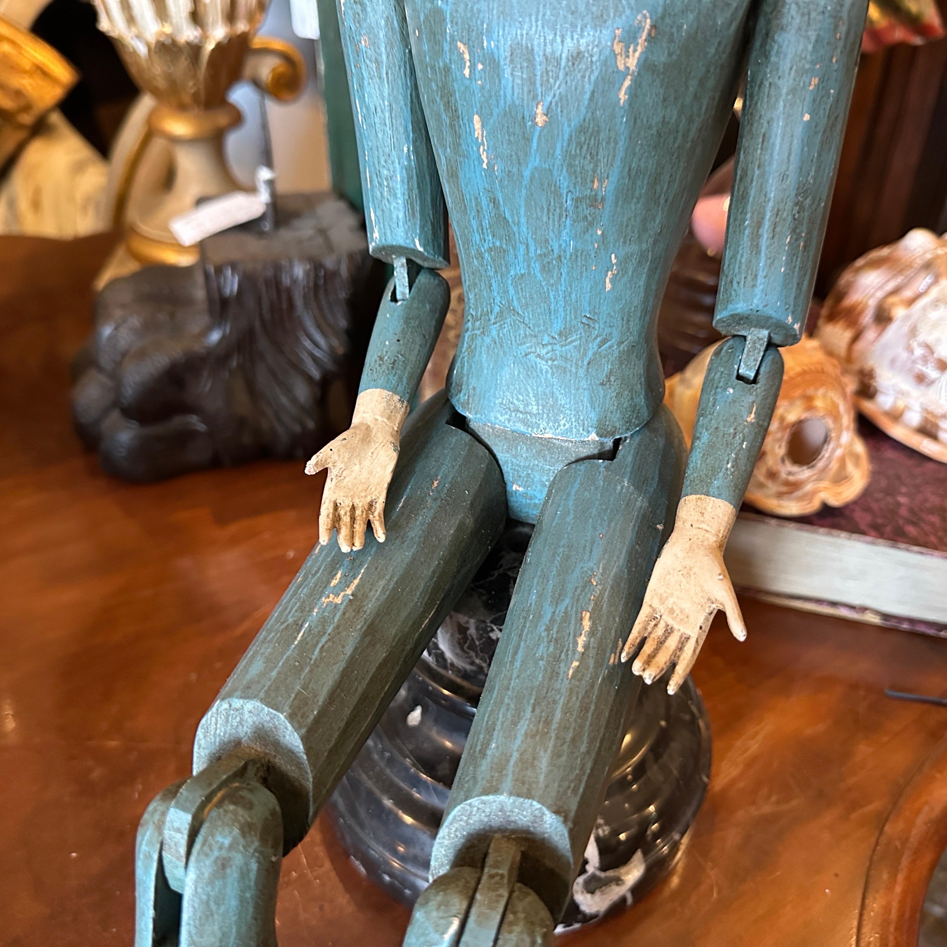 1950er Jahre Lackiertes Holz Italienische Gliederpuppe im Angebot 7