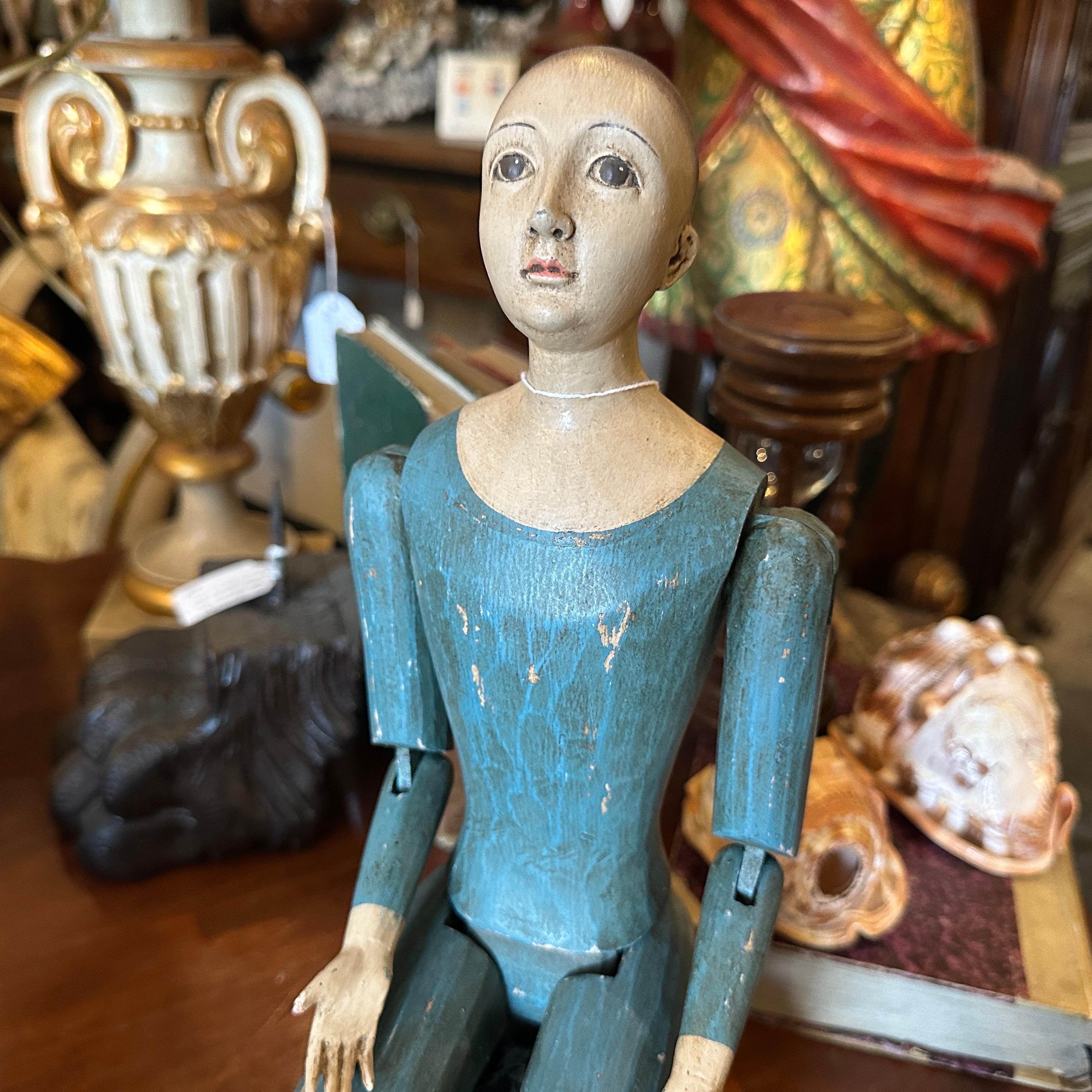 1950er Jahre Lackiertes Holz Italienische Gliederpuppe (Volkskunst) im Angebot