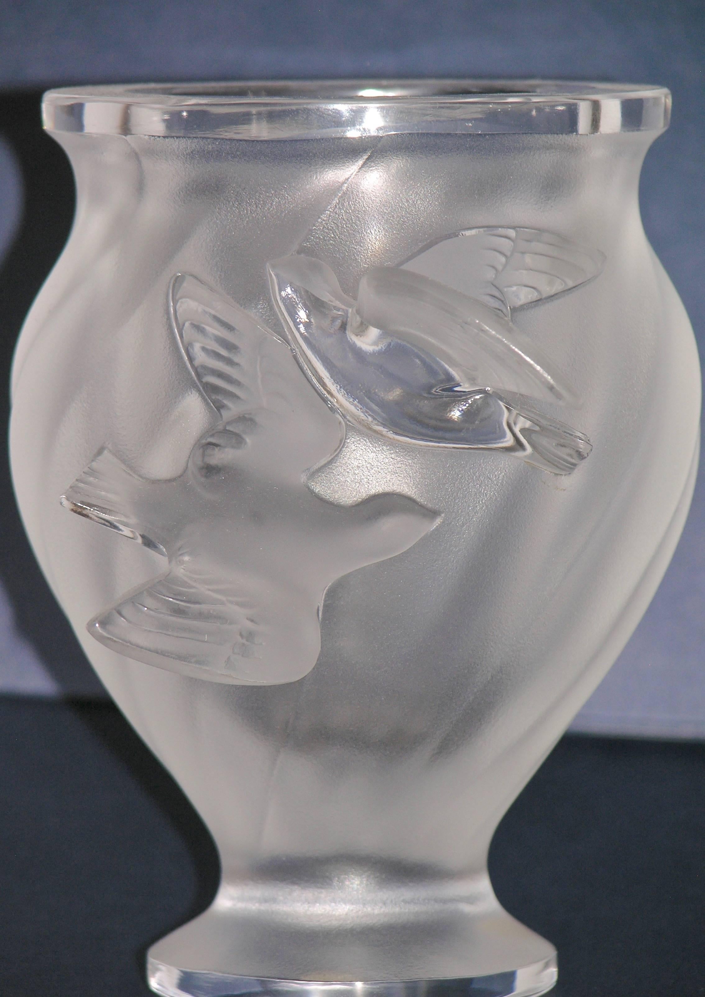 Mid-Century Modern 1950s Lalique Small French Crystal Glass Rosine Vase with Birds in Flight