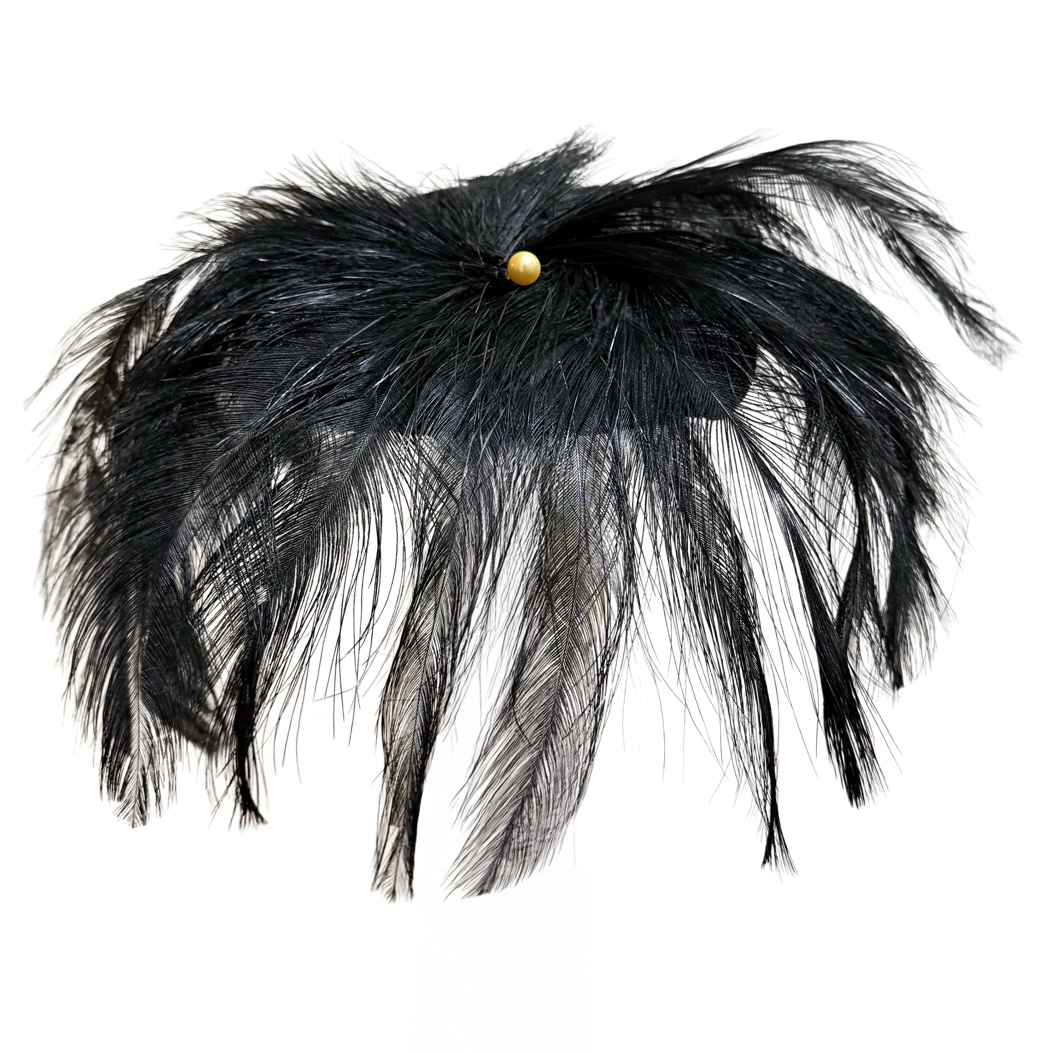 Cappello da cocktail anni 
50 Lane
s Noir in piuma di airone nero e raso nero in vendita