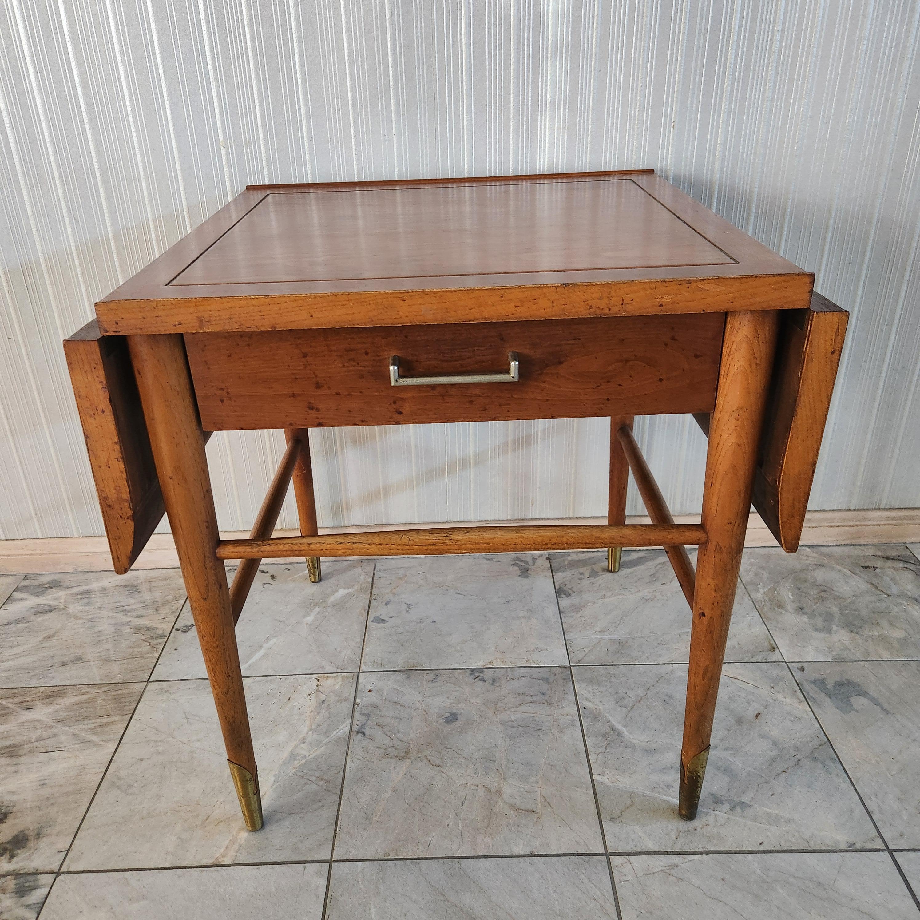 Años 50 Lane Copenhagen Mesa auxiliar de nogal de hojas caídas Altavista en venta 10