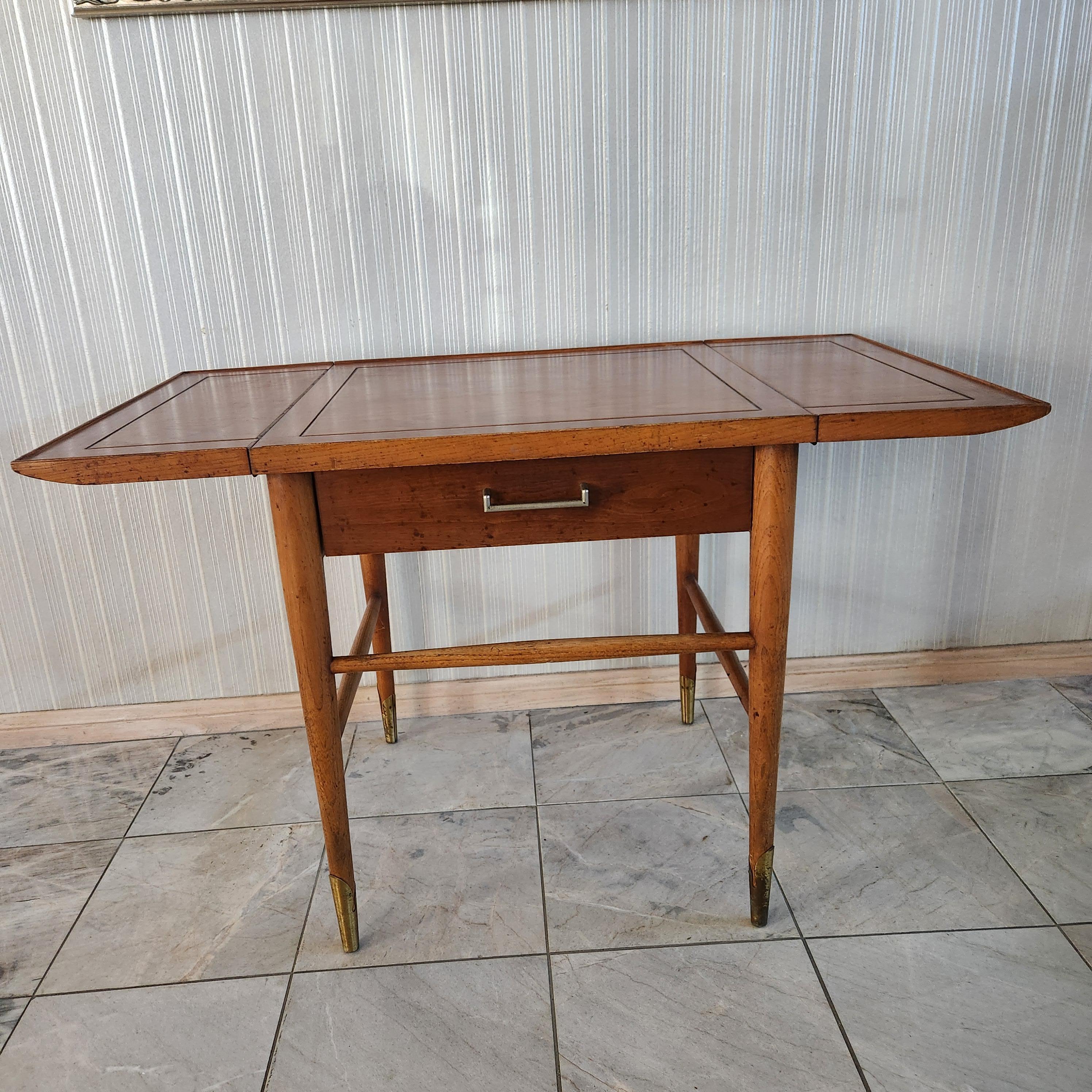 Años 50 Lane Copenhagen Mesa auxiliar de nogal de hojas caídas Altavista en venta 12