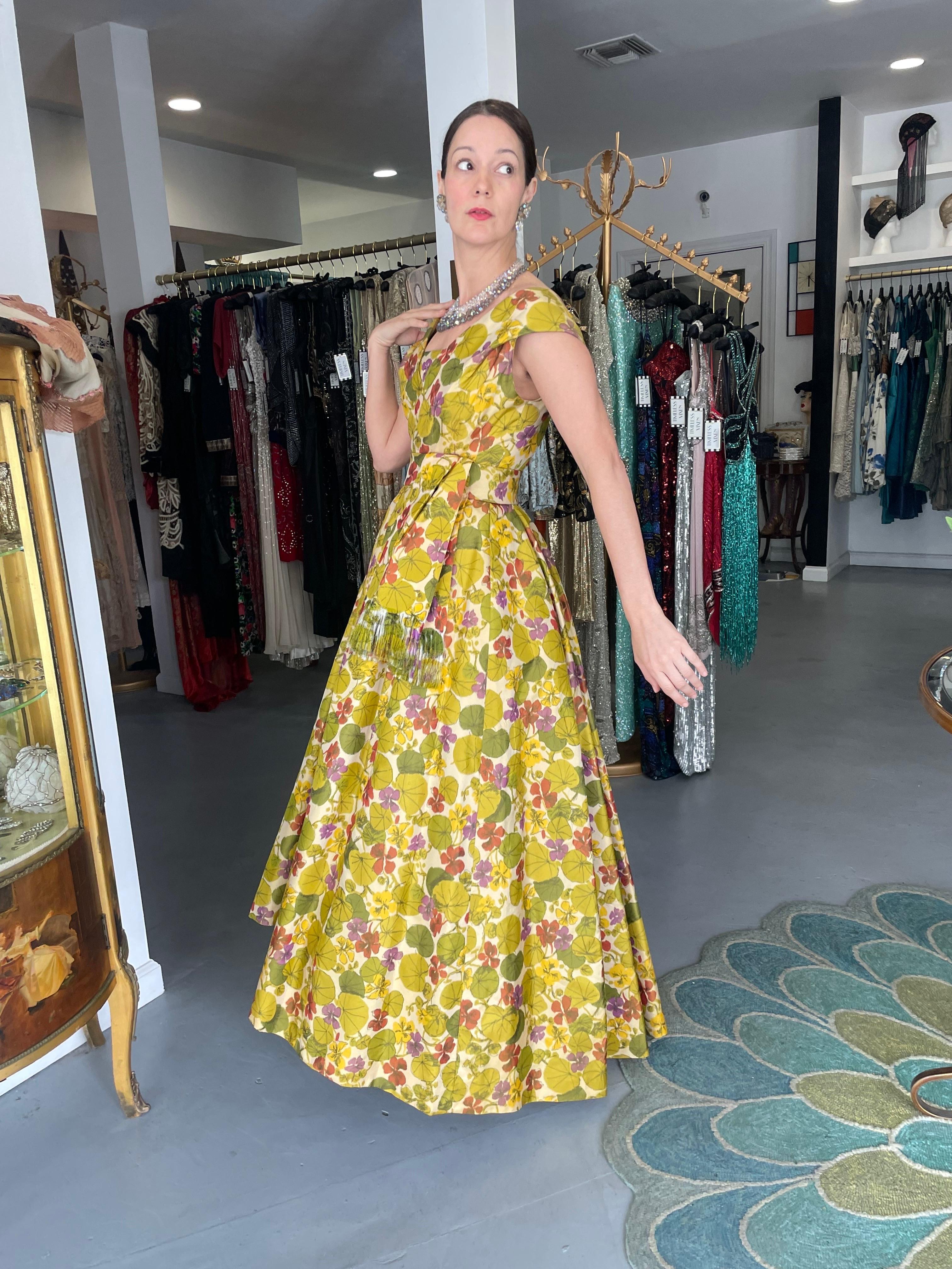 1950er Lanvin Castillo Haute Couture Full-Skirt-Kleid mit Aquarell-Blumendruck aus Seide mit Blumenmuster (Braun) im Angebot