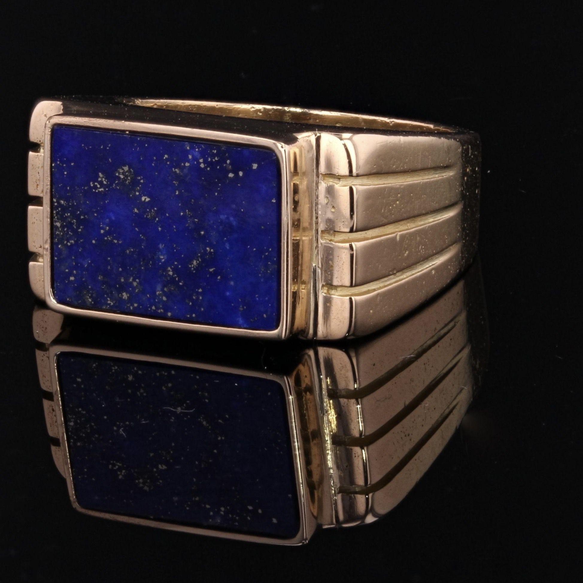 Taille carrée Bague signet en or jaune 18 carats, lapis-lazuli, des années 1950 en vente