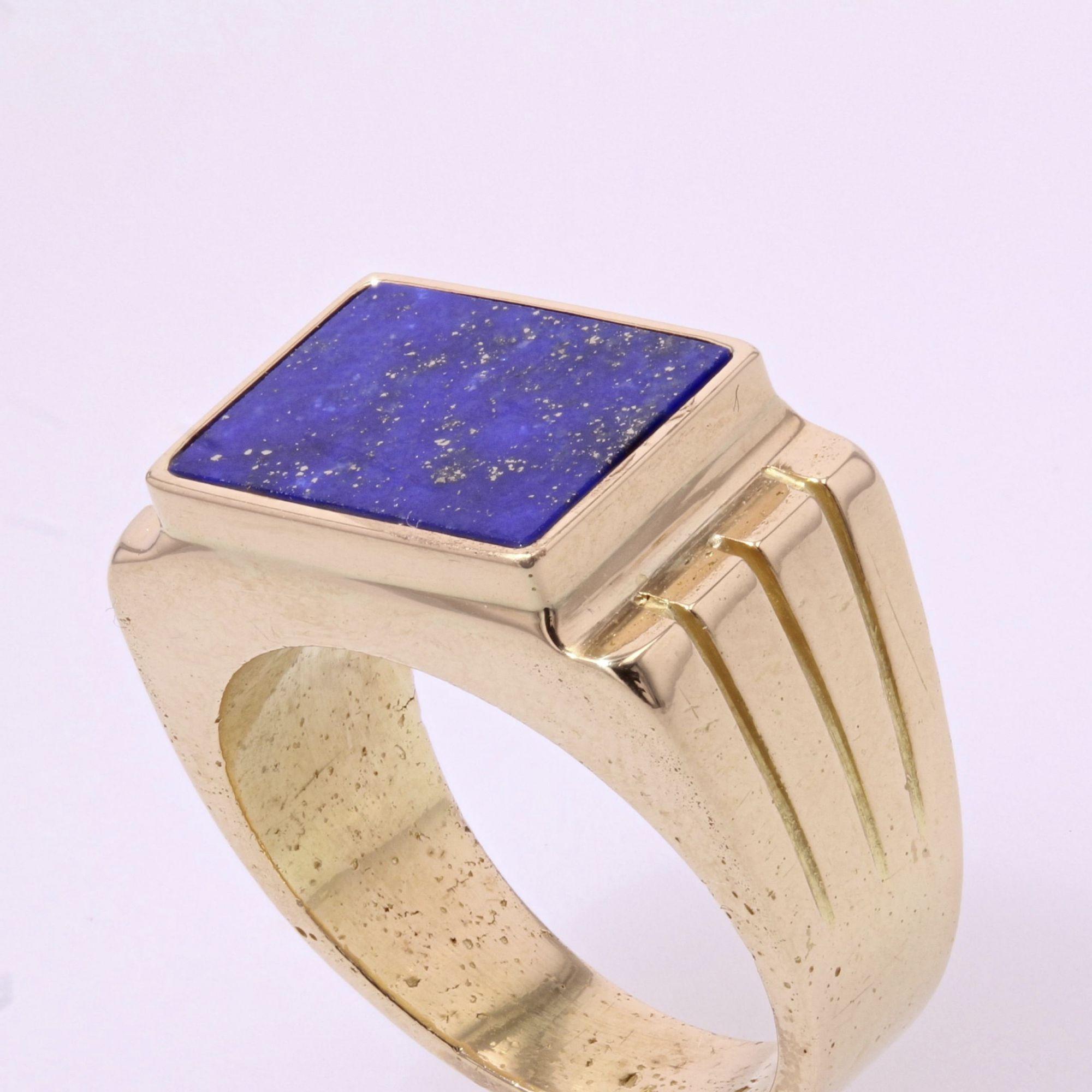 Bague signet en or jaune 18 carats, lapis-lazuli, des années 1950 Bon état - En vente à Poitiers, FR