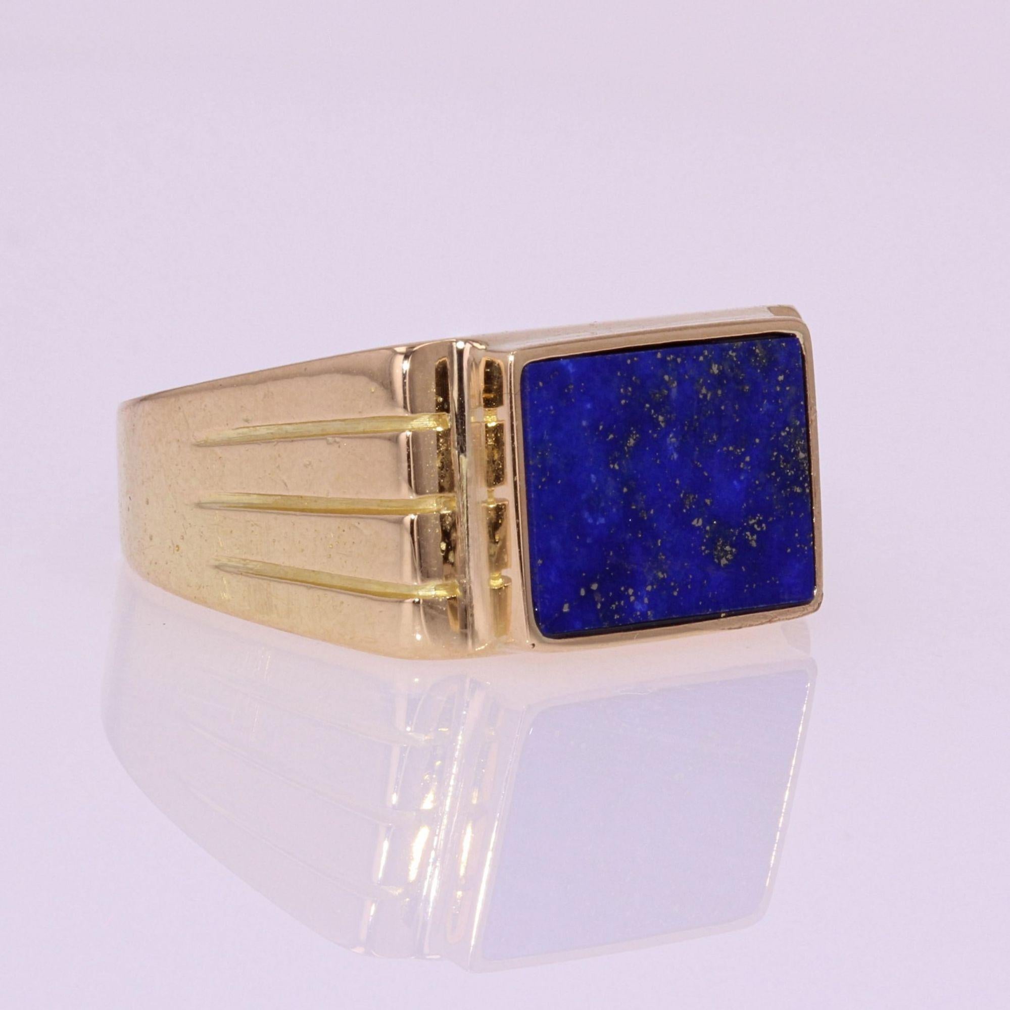 1950s Lapis Lazuli 18 Karat Yellow Gold Signet Ring In Good Condition For Sale In Poitiers, FR