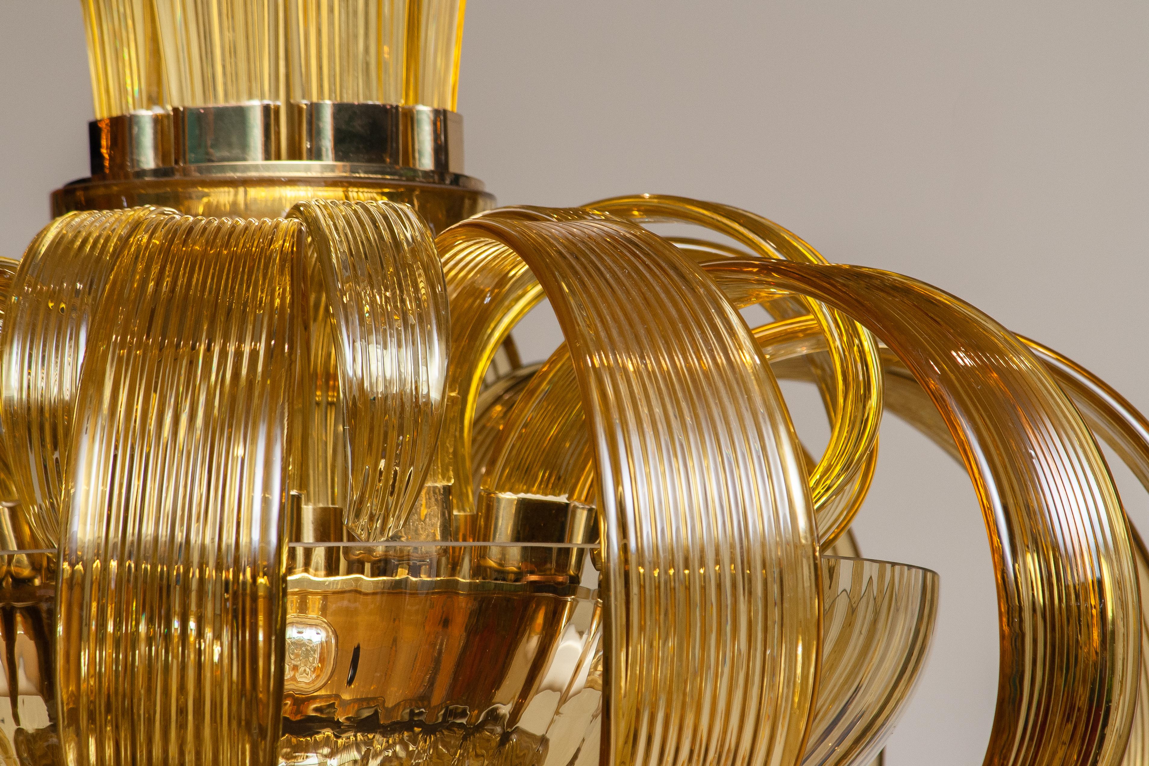 Milieu du XXe siècle Grand lustre Art Déco des années 1950 en cristal de Bohème ambré, République Tchèque en vente