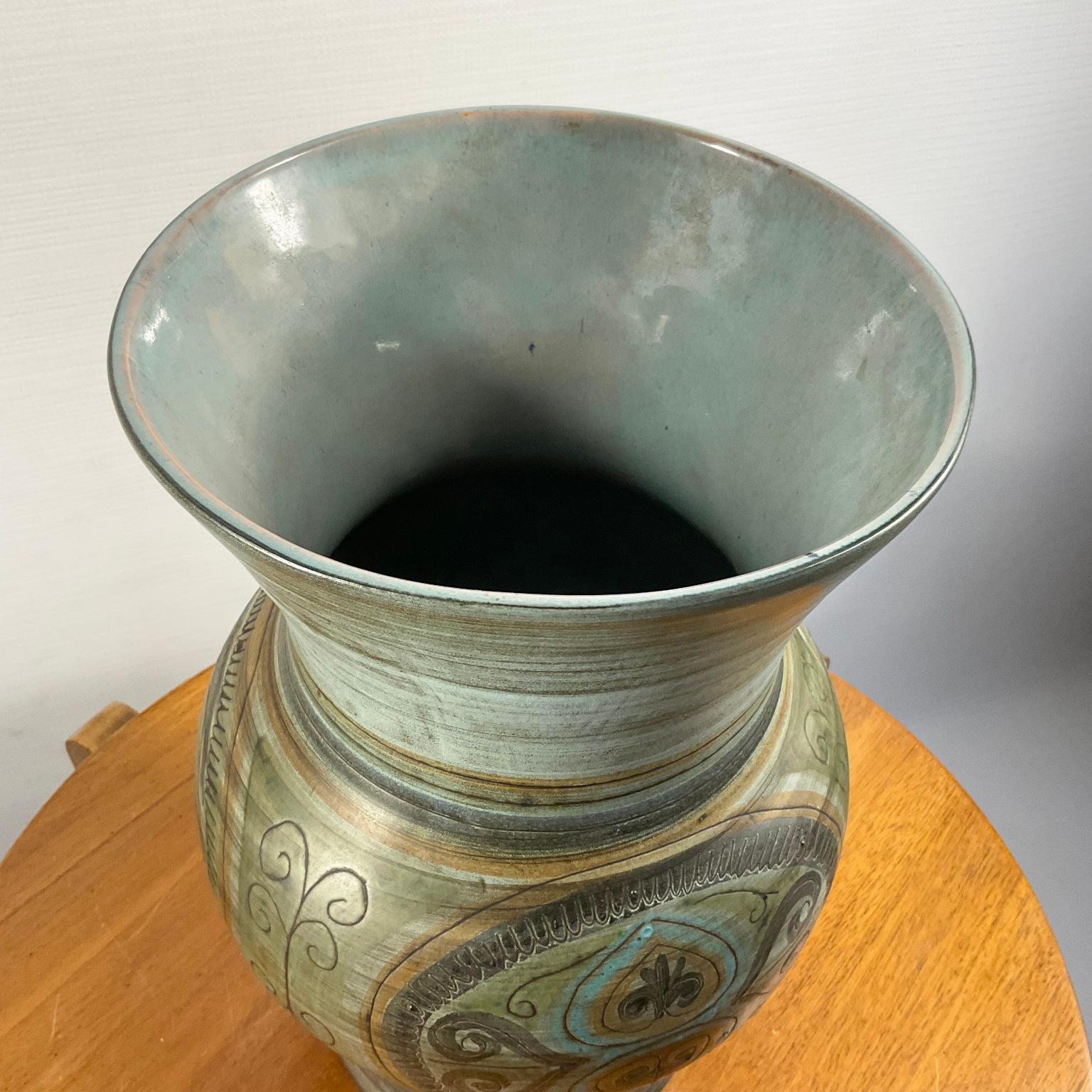 Mid-Century moderno Vaso grande in ceramica del 1950 di Jean De Lespinasse in vendita