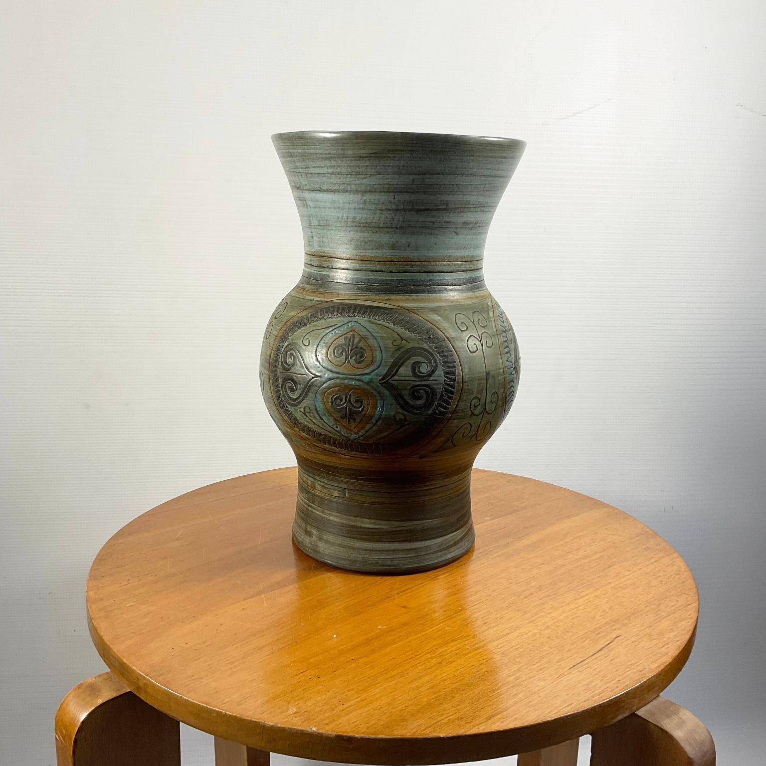 Ceramica Vaso grande in ceramica del 1950 di Jean De Lespinasse in vendita