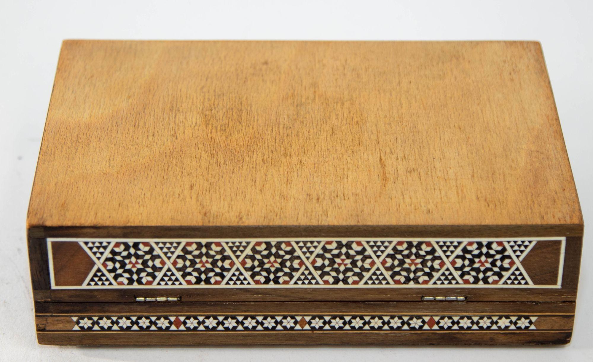 Große dekorative islamische Moorish-Schachtel aus dem Nahen Osten, 1950er Jahre im Angebot 2