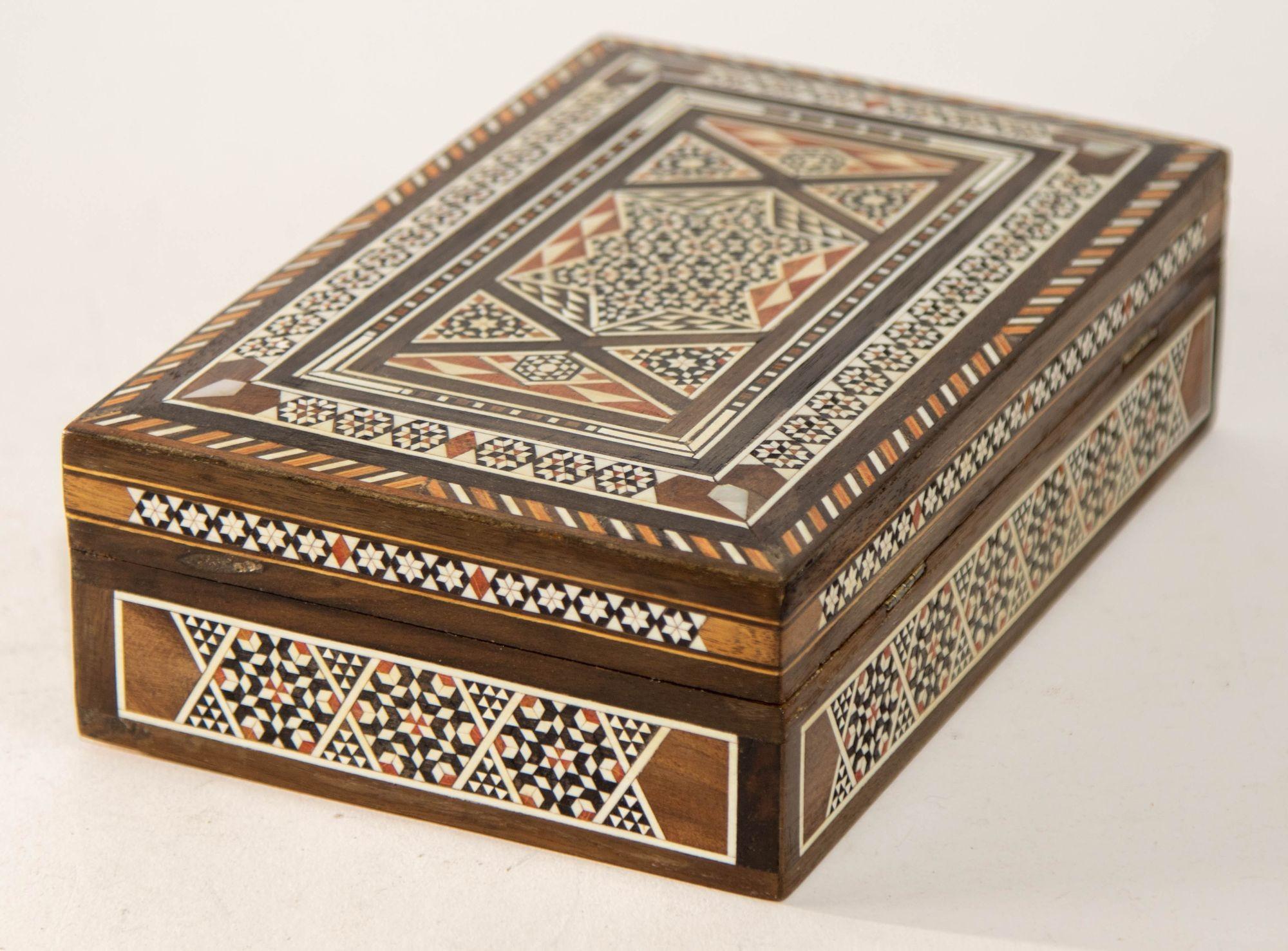 Lebanese 1950s Large Decorative Middle Eastern Islamic Moorish Box For Sale