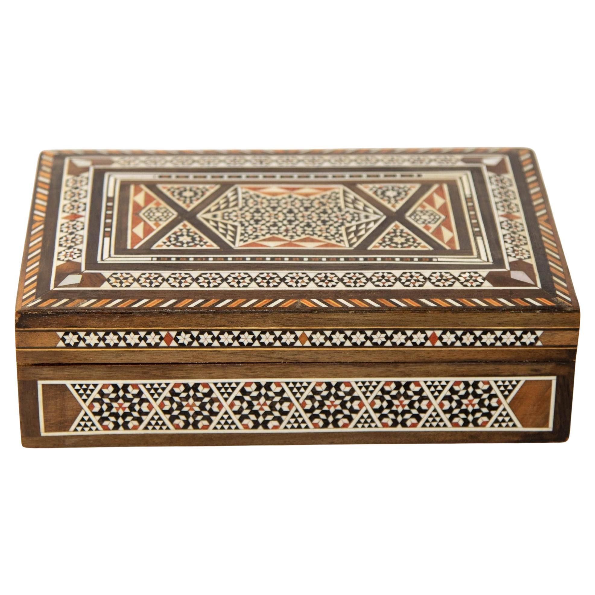 Große dekorative islamische Moorish-Schachtel aus dem Nahen Osten, 1950er Jahre im Angebot