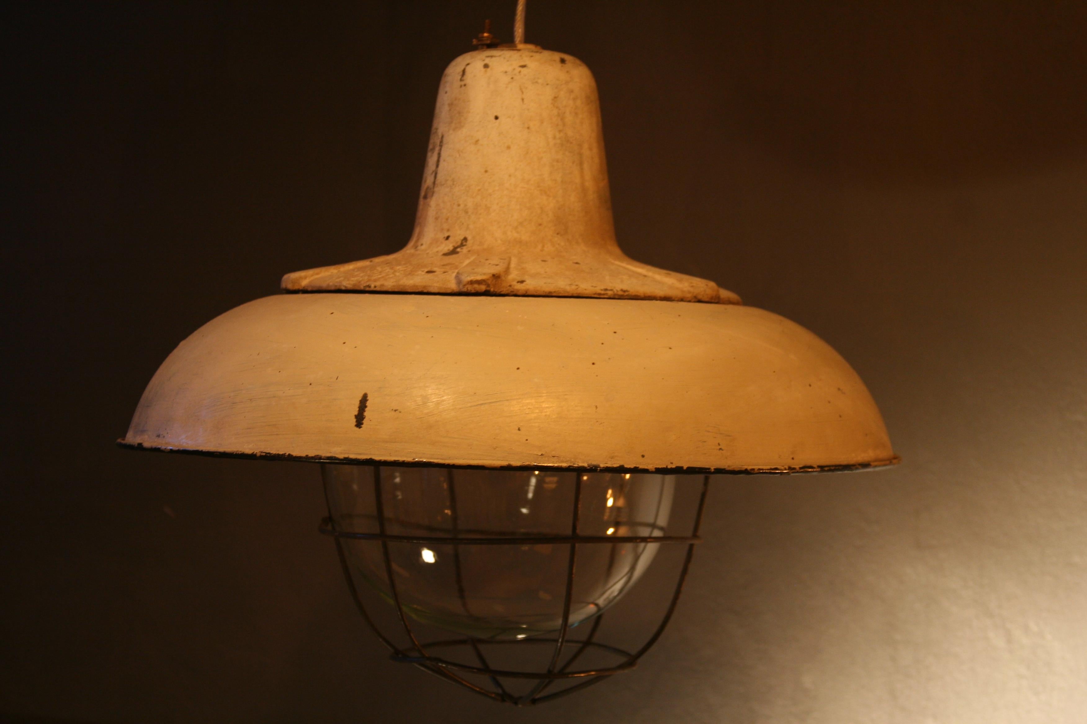 Primary use:
Hanging cast iron lamp with a reflector was used to illuminate factory and workshop premises where there was dust and the possibility of mechanical damage.
Producer: Undefined, country of origin: Poland
Production years: 1950s
The