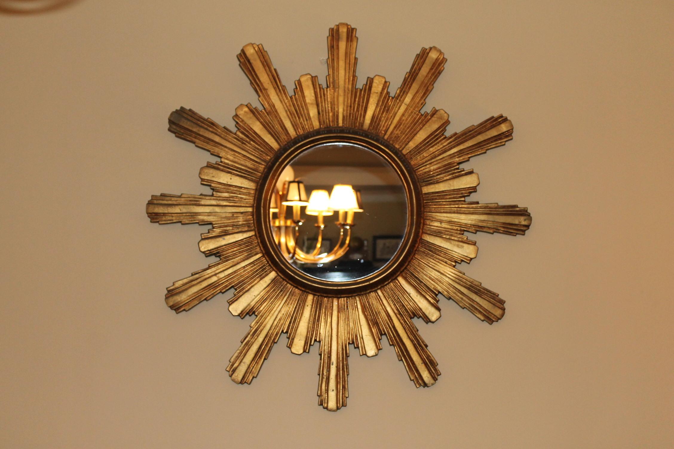 1950er Jahre Großer vergoldeter Holz-Sonnenschliff-Spiegel, Starbust-Spiegel (Hollywood Regency) im Angebot