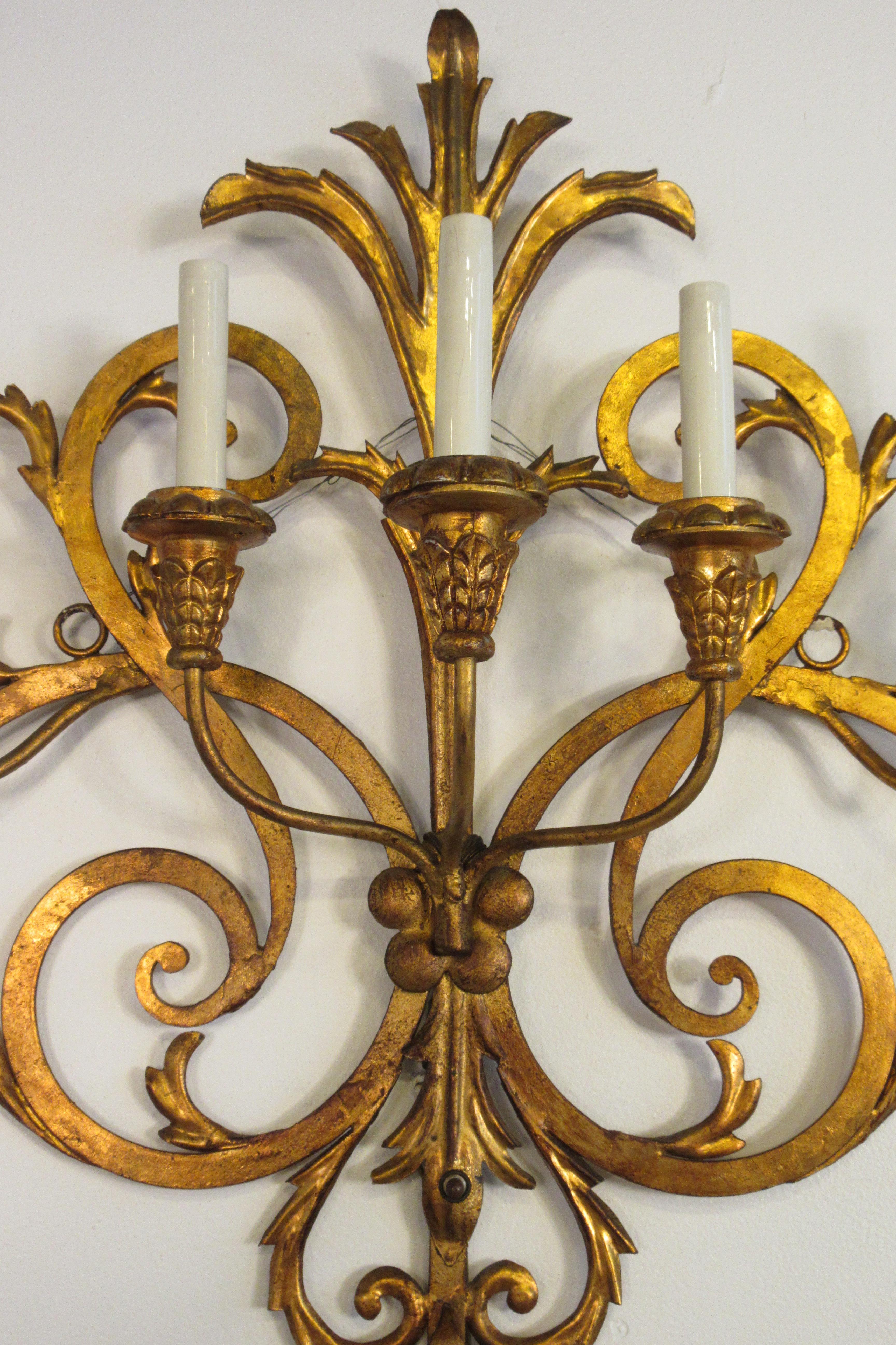 Mid-20th Century 1950s Large Gilt Iron Italian Sconce For Sale