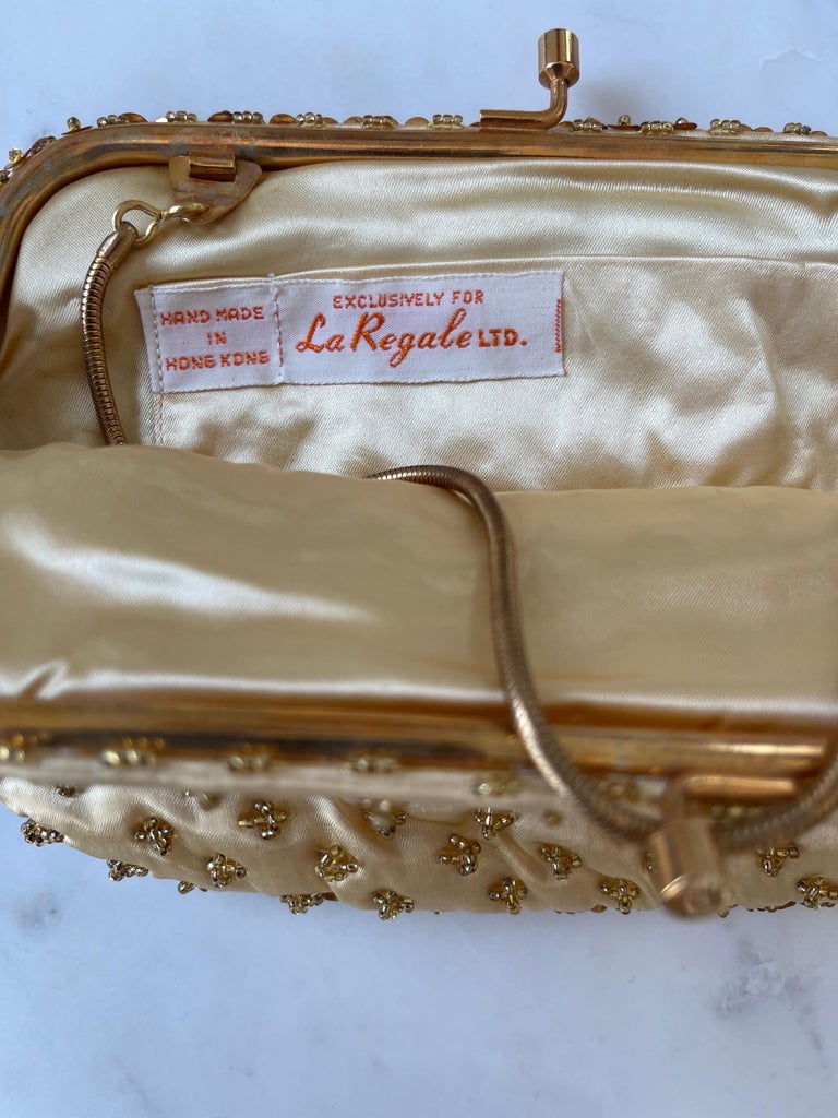 1950s Large Gold Beaded Silk Hong Kong Made Vintage 50s Evening Clutch Purse Bag In Excellent Condition For Sale In San Diego, CA