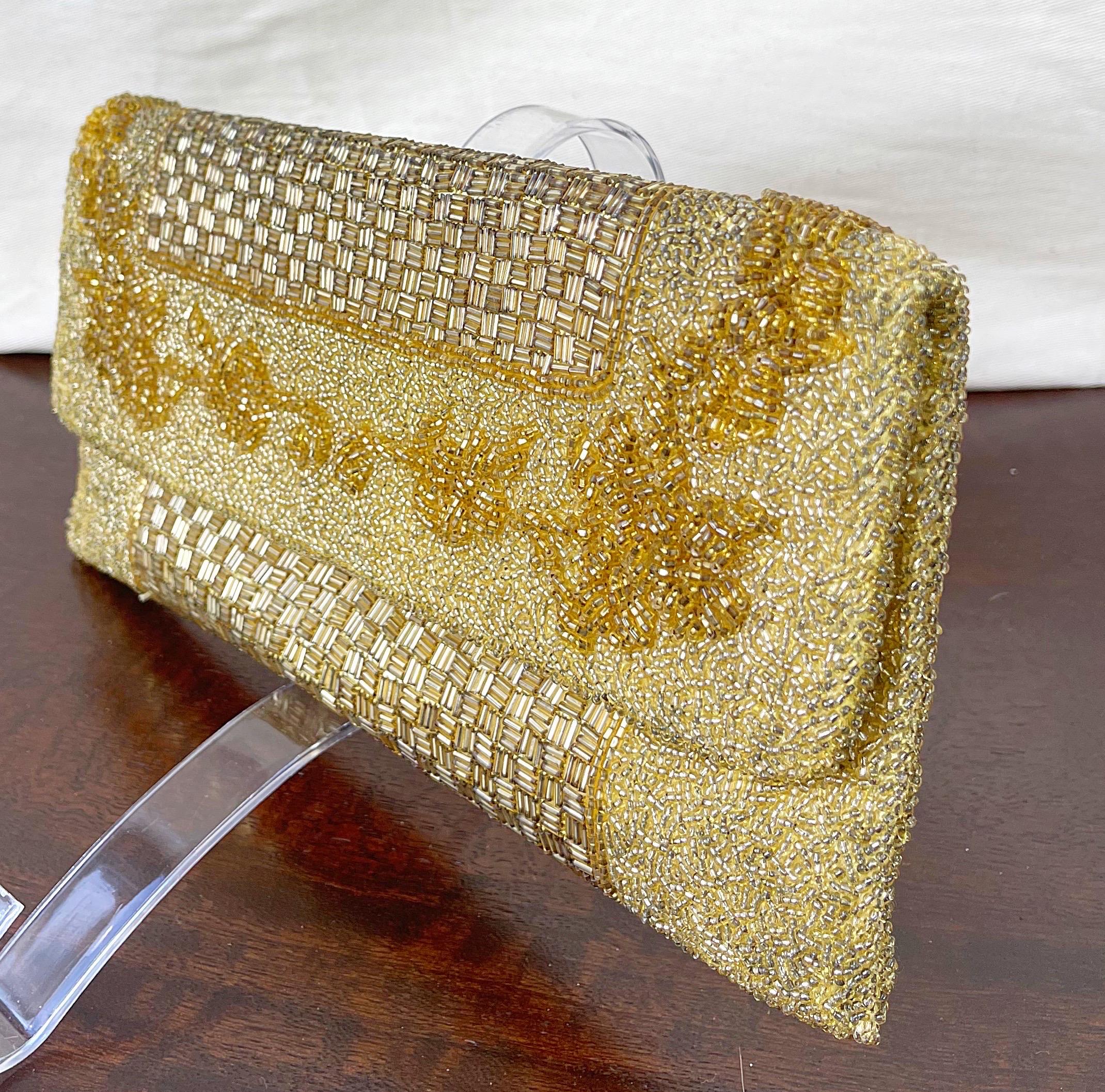 1950s Large Gold Beaded Silk Hong Kong Made Vintage 50s Evening Clutch Purse Bag In Excellent Condition For Sale In San Diego, CA