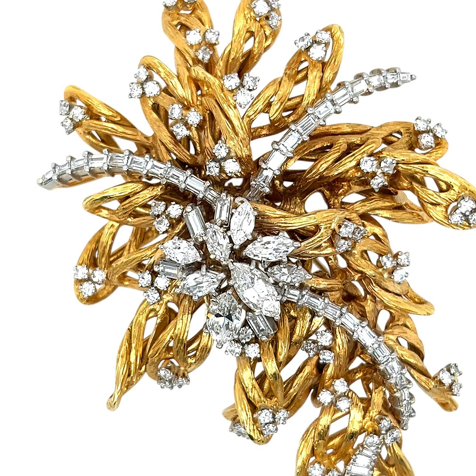 1950s Large Gold Diamond Foliate Brooch Unisexe en vente