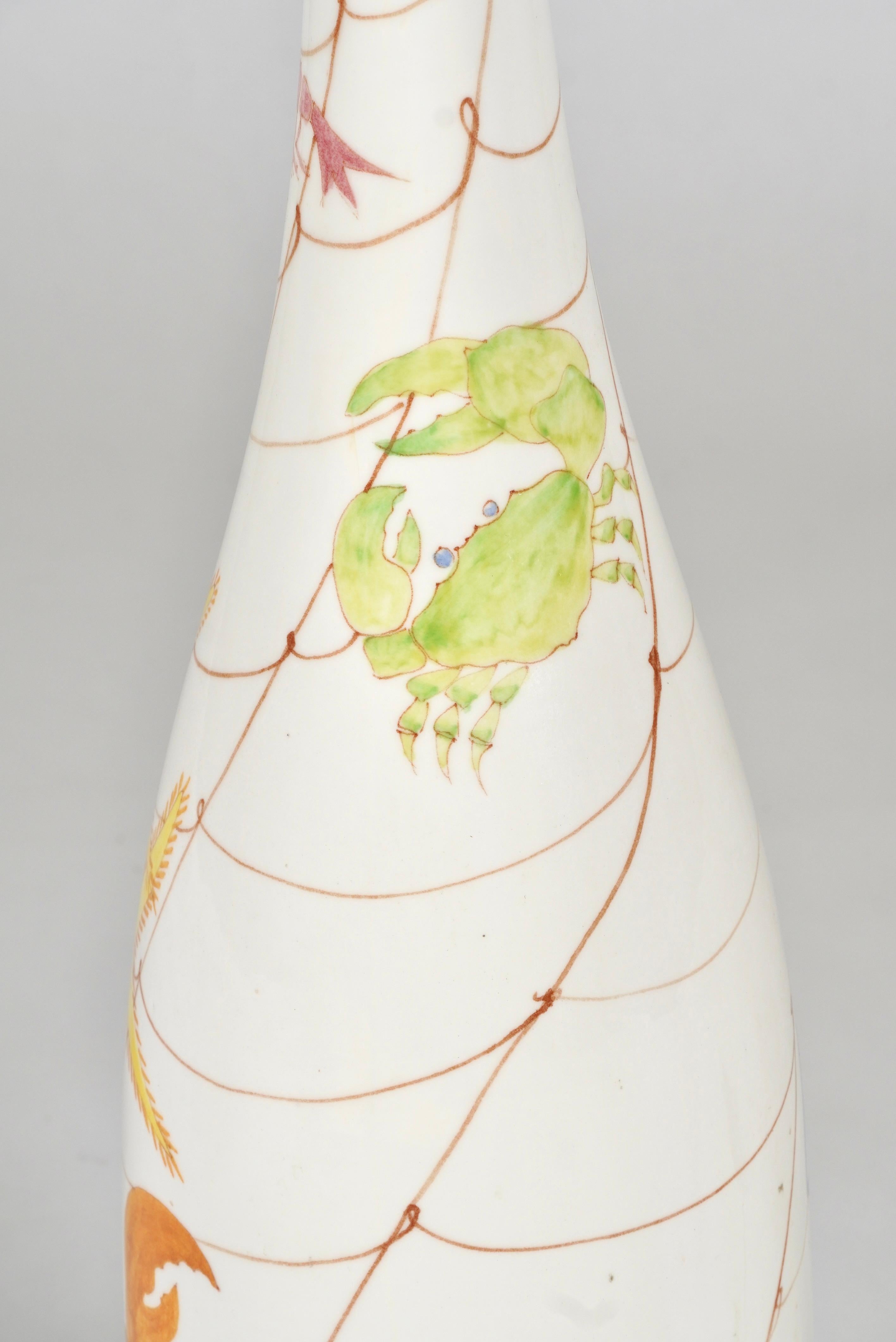 Lampada da terra grande in ceramica dipinta a mano del 1950 con creature marine Ernestine Salerno in vendita 1