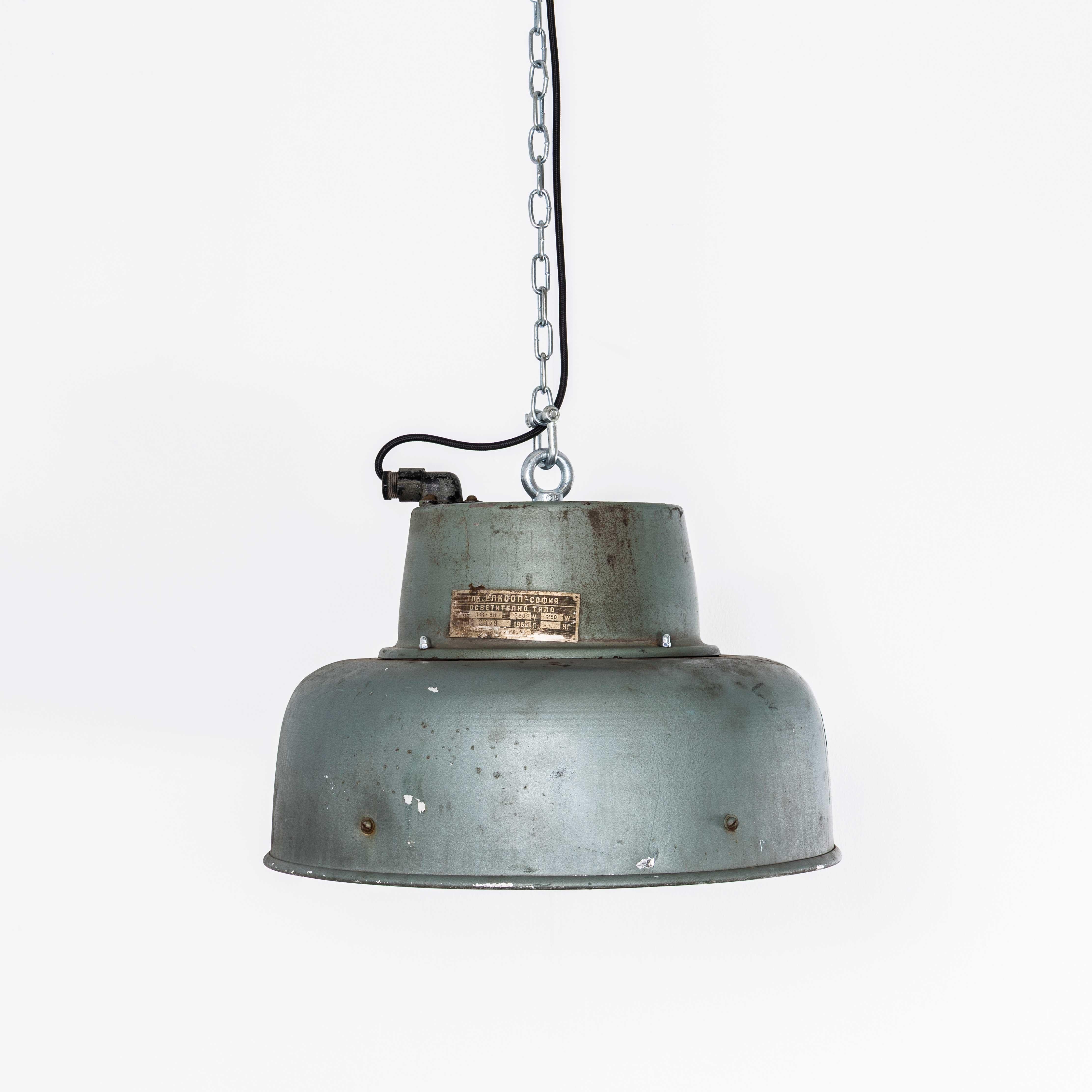 Grandes lampes suspendues Aqua de l'entrepôt industriel des années 1950 en vente 2