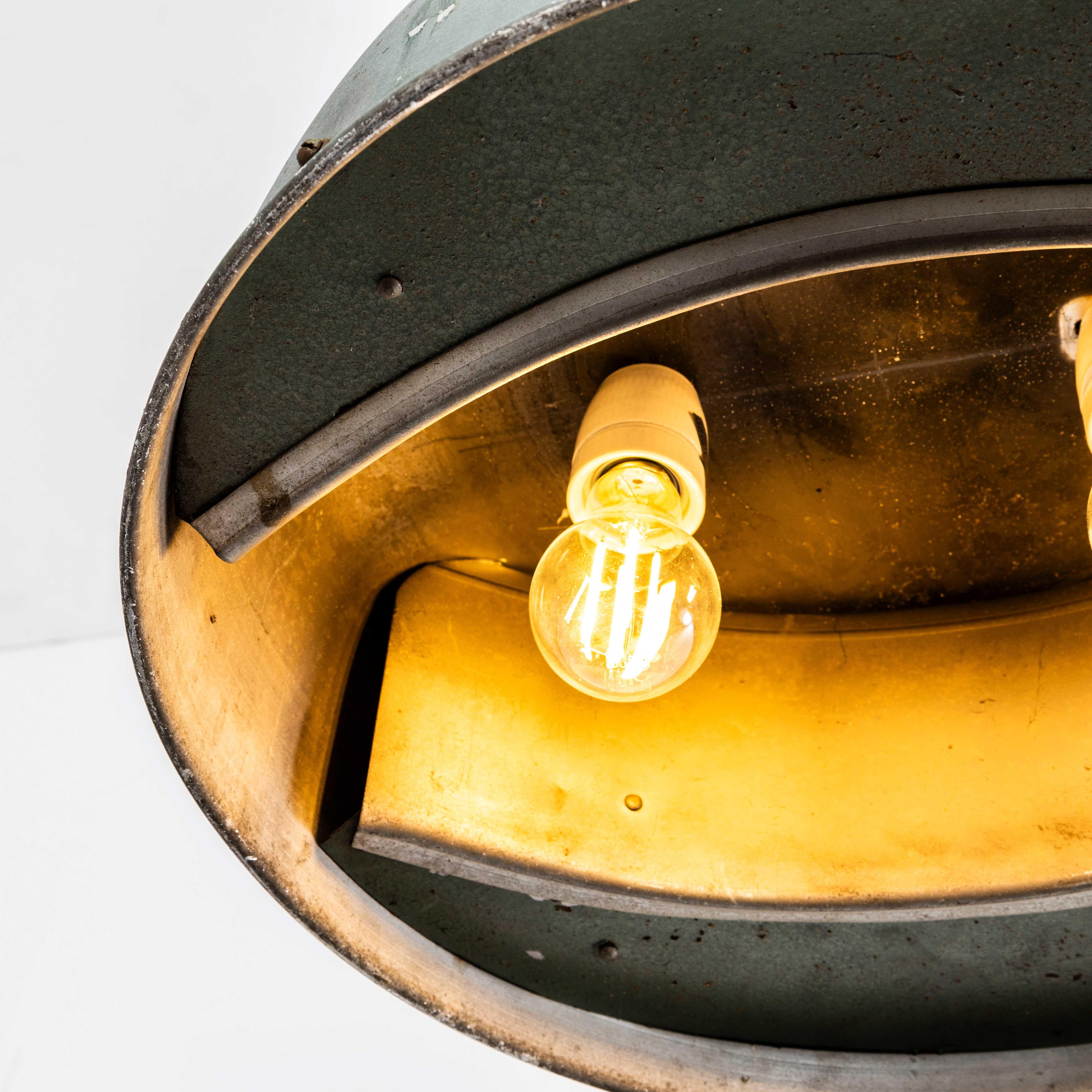 Grandes lampes suspendues Aqua de l'entrepôt industriel des années 1950 en vente 4