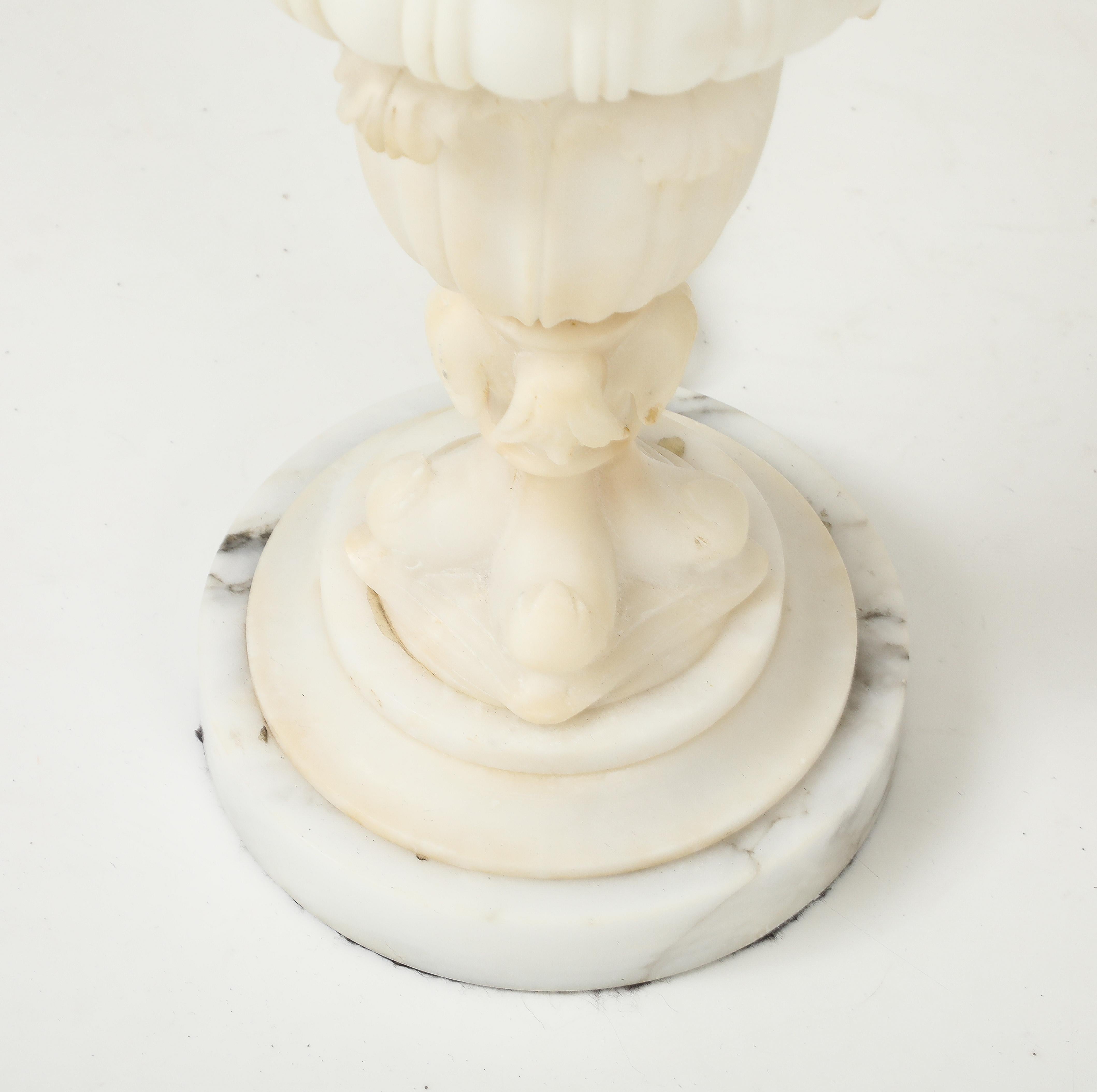 Marmo di Carrara Grandi lampade da tavolo in marmo di Carrara intagliato italiano degli anni '50 in vendita