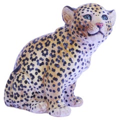 1950s  Grande sculpture émaillée en majolique italienne en forme de léopard  43hx43x33cms 
