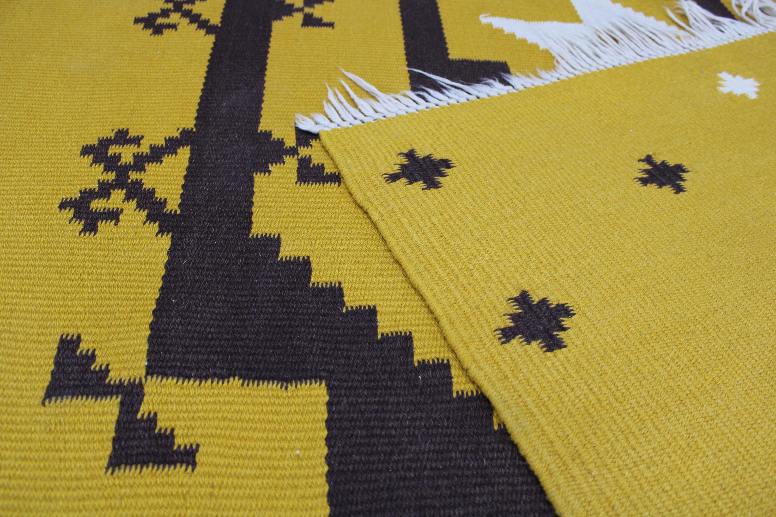 Rug & Kilim di lana di grandi dimensioni degli anni '50, Cecoslovacchia in vendita 5
