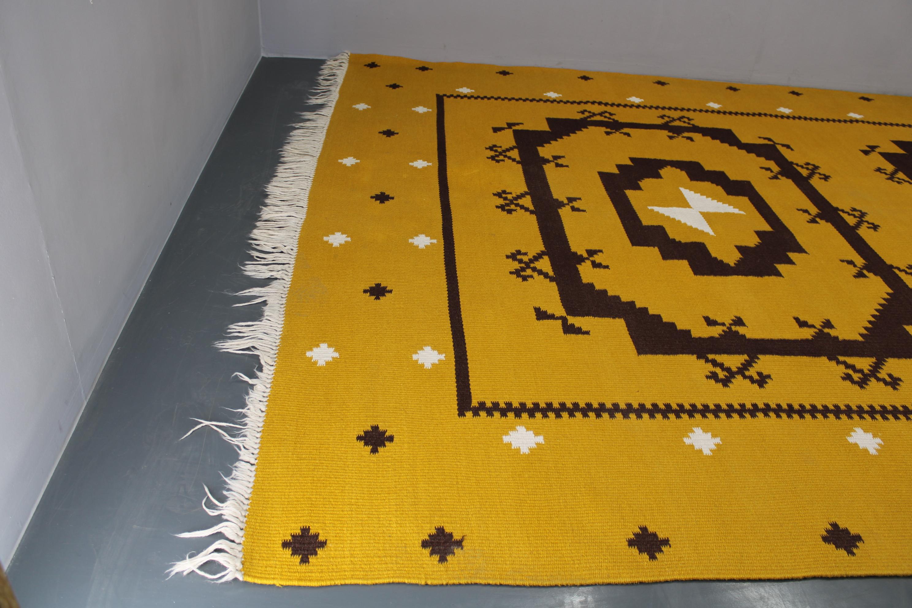Rug & Kilim di lana di grandi dimensioni degli anni '50, Cecoslovacchia in vendita 1