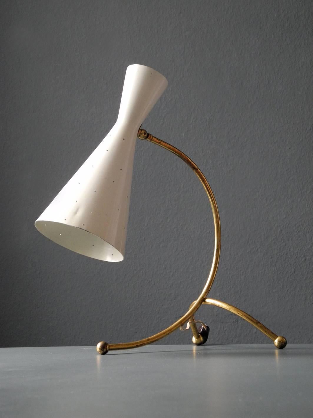 1950s Large Midcentury Brass & Painted Metal Diabolo Table Lamp by J. T. Kalmar In Good Condition In München, DE