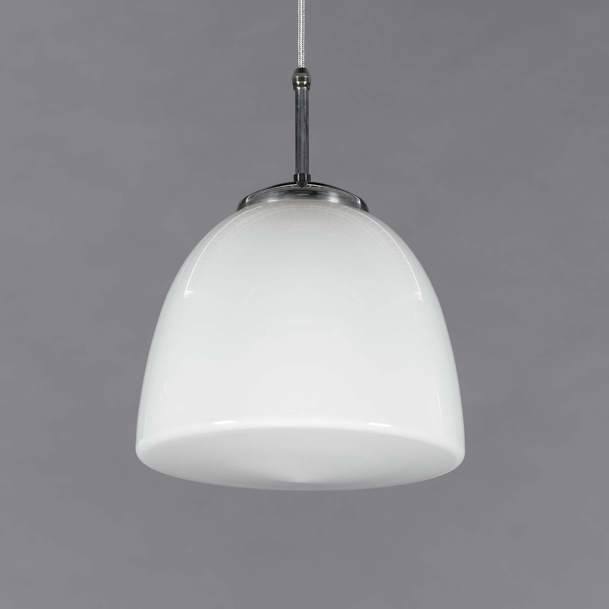 Calco Lampade a sospensione in vetro opalino di grandi dimensioni degli anni '50 - Cecoslovacchia in vendita