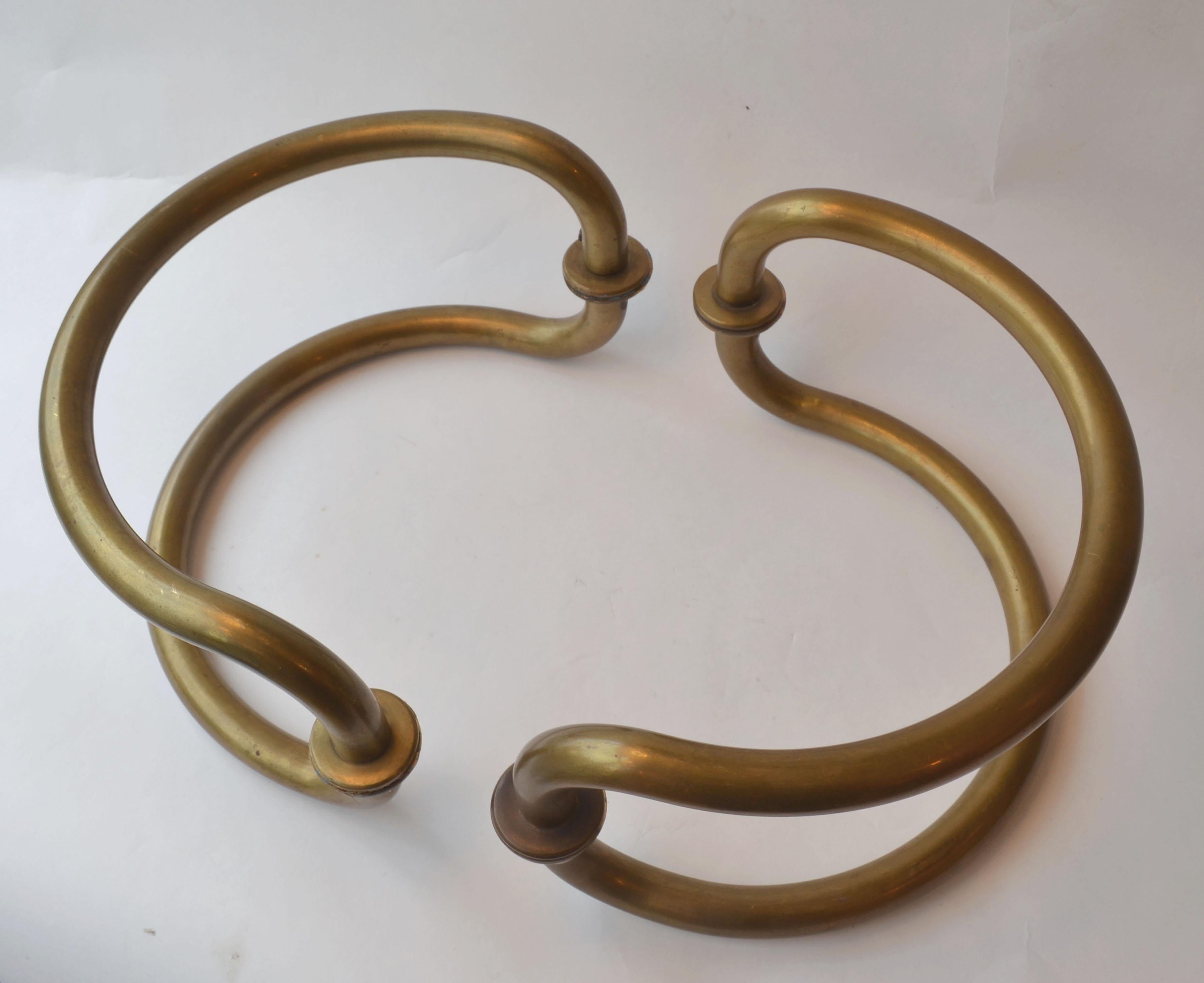 Large Pair of Curved Tubular Brass Double Door Push & Pull Door Handles In Good Condition In London, GB