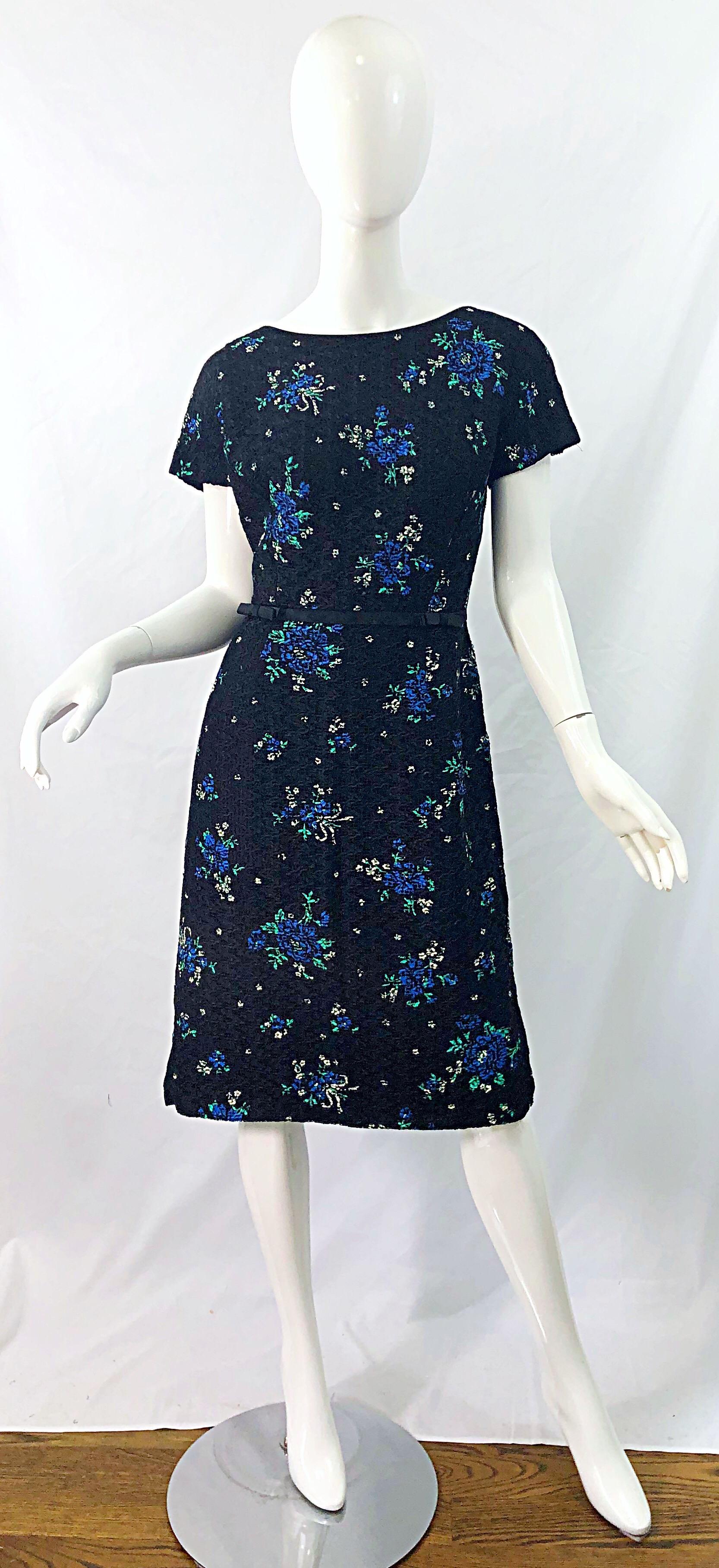 Beautiful couture quality 1950s large size woven silk ribbon hand painted dress ! Features a flattering tailored bodice with a forgiving skirt. Hand painted flowers in blue, turquoise and white throughout. Silk ribbon is hand woven. Fully lined.