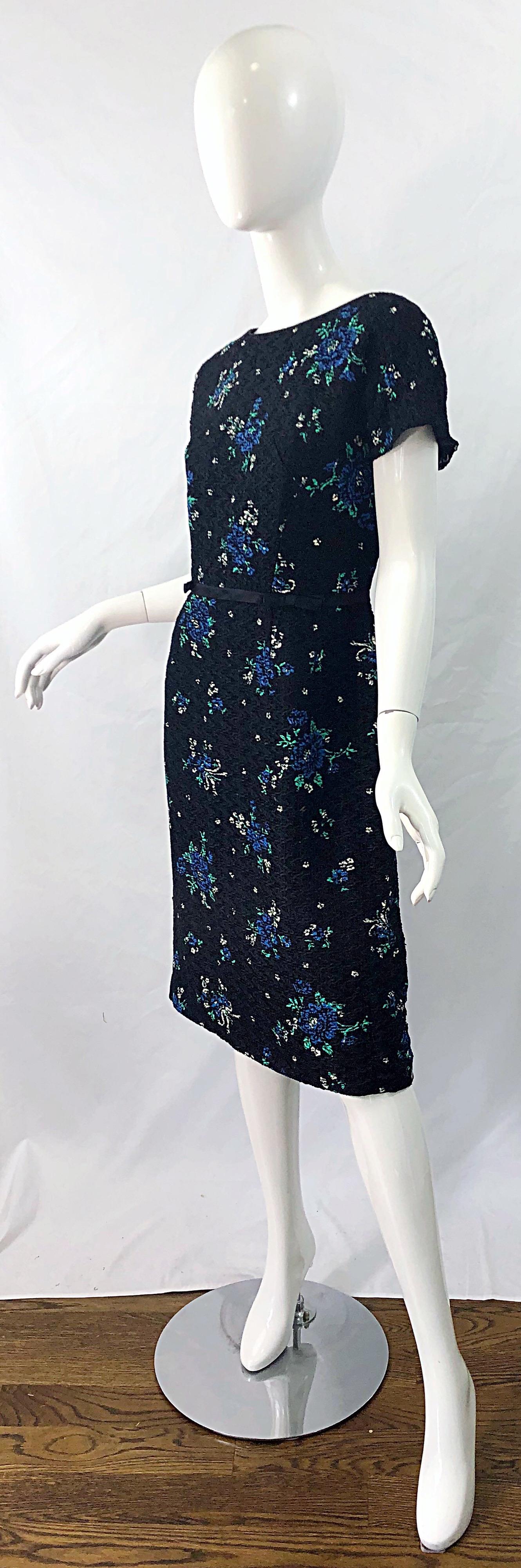 1950er Jahre Großes, handbemaltes, schwarzes, gewebtes Vintage-Kleid mit Bändern aus Seide in Übergröße Damen im Angebot