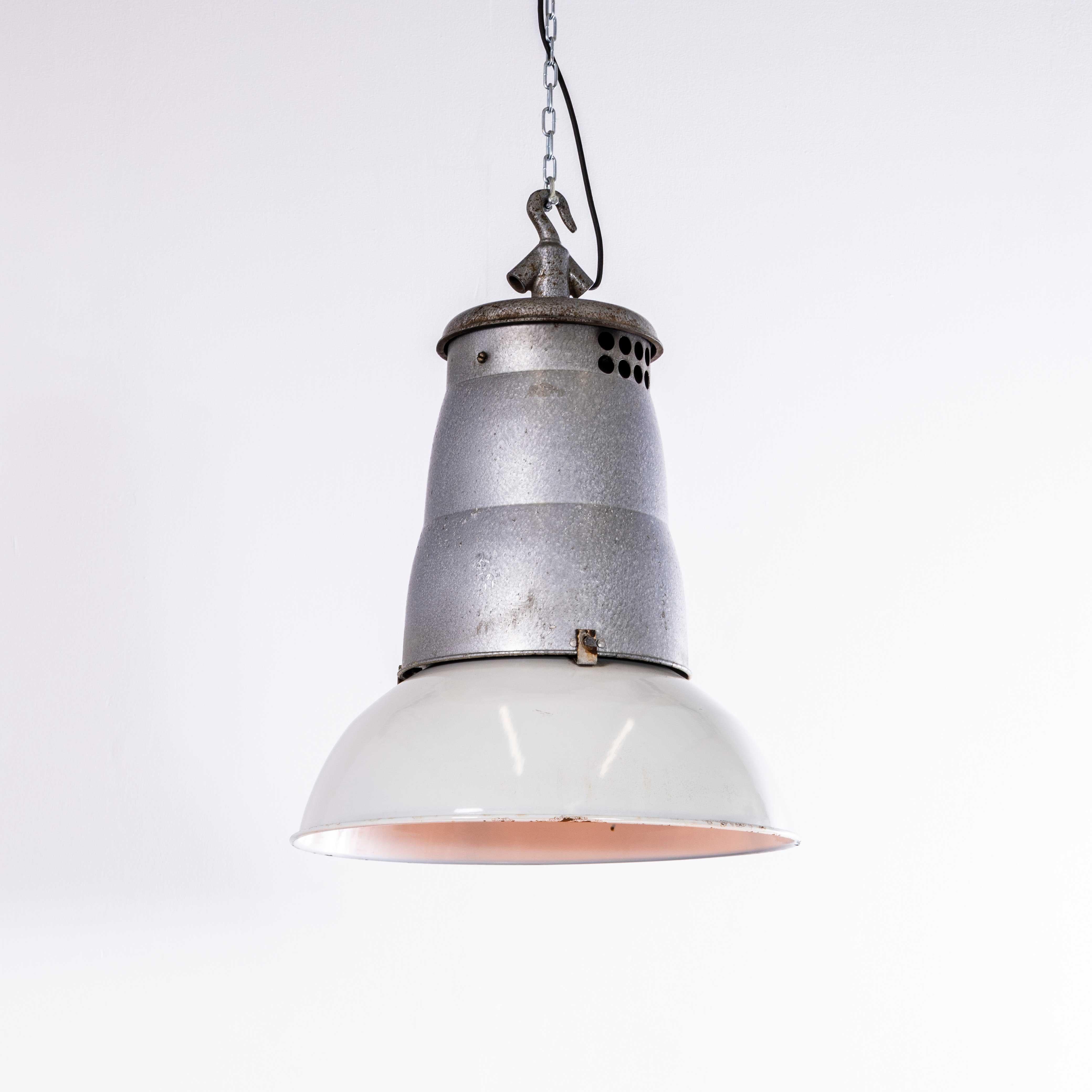 Francese Lampade a sospensione industriali francesi di grandi dimensioni degli anni '50 - Piccolo lotto disponibile in vendita
