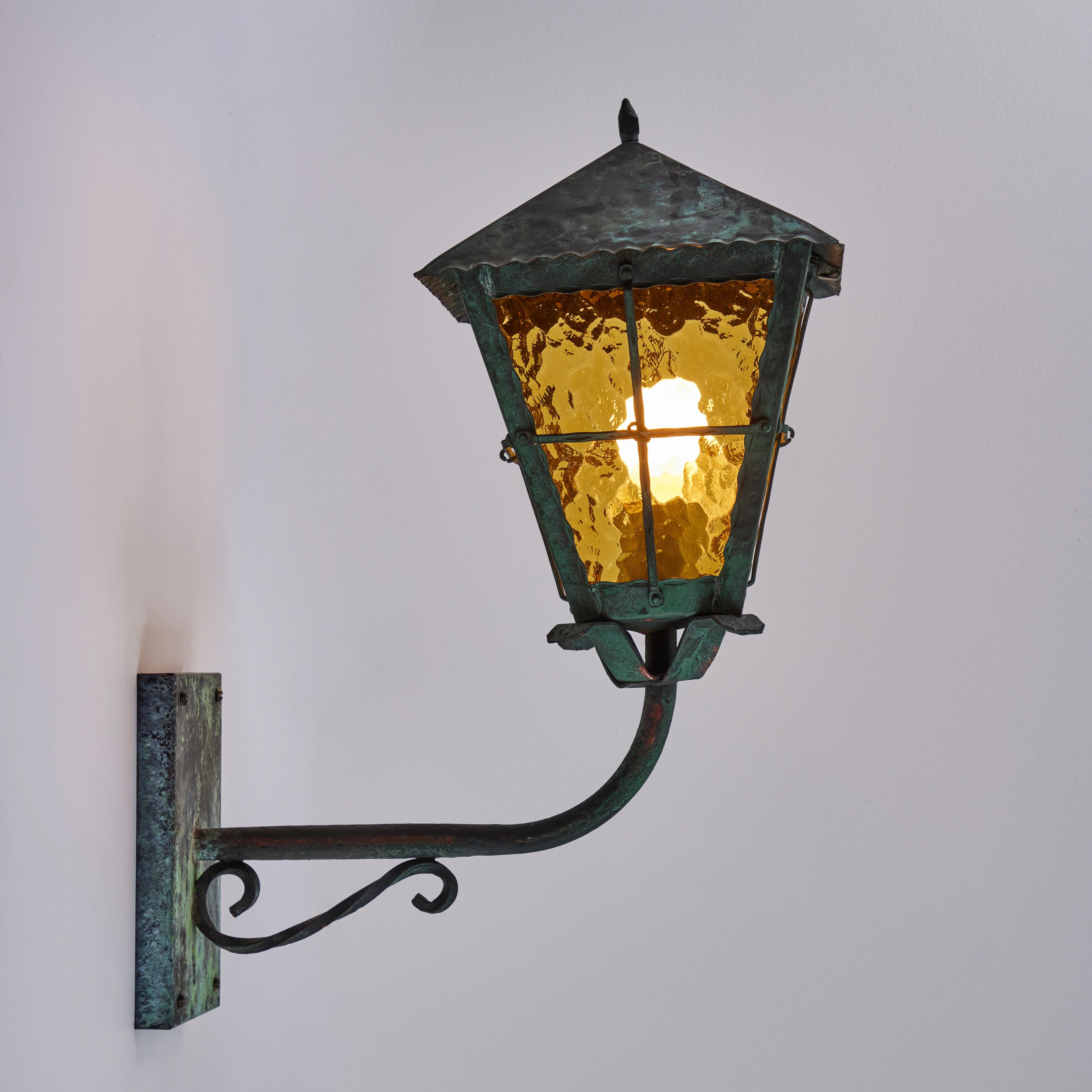 1950s Large Scandinavian Outdoor Wall Light in Patinated Copper and Amber Glass For Sale 3