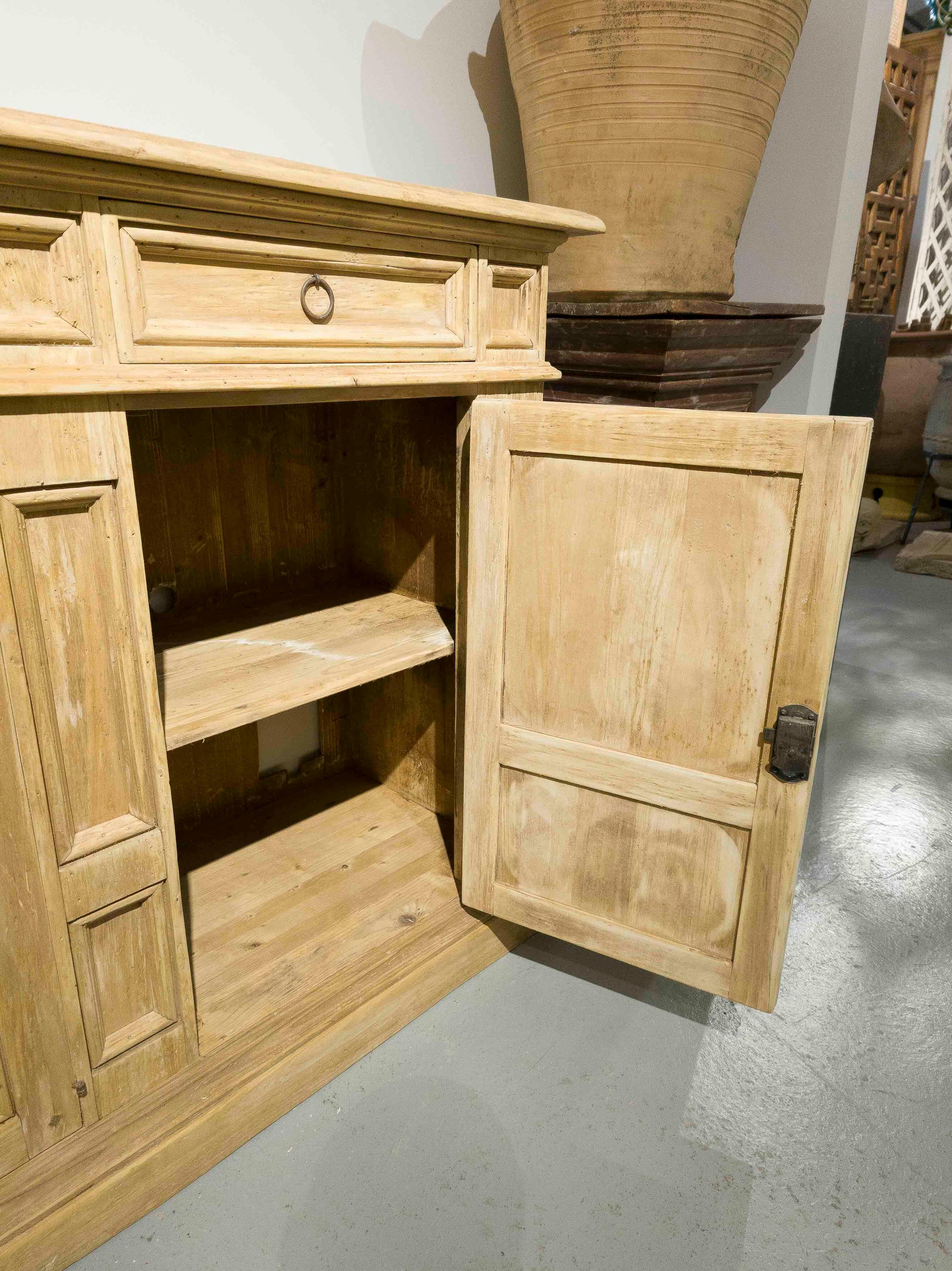 Legno 1950s Large Sideboard in Natural Wood with a Distressed Finish and Drawers in vendita