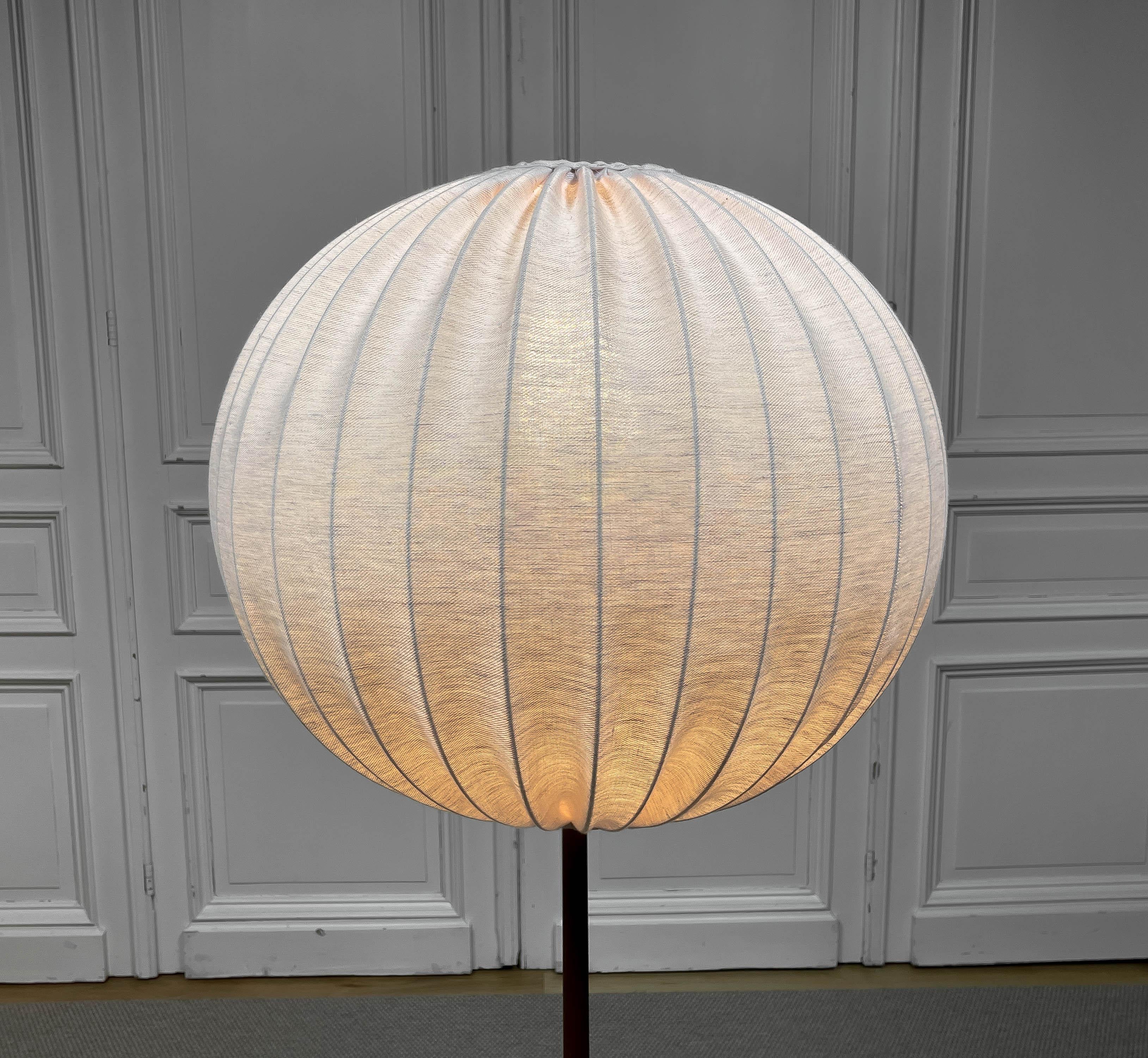 1950s, Large Spherical Floor Lamp By Uno & Östen Kristiansson For Luxus In Good Condition For Sale In Silvolde, Gelderland