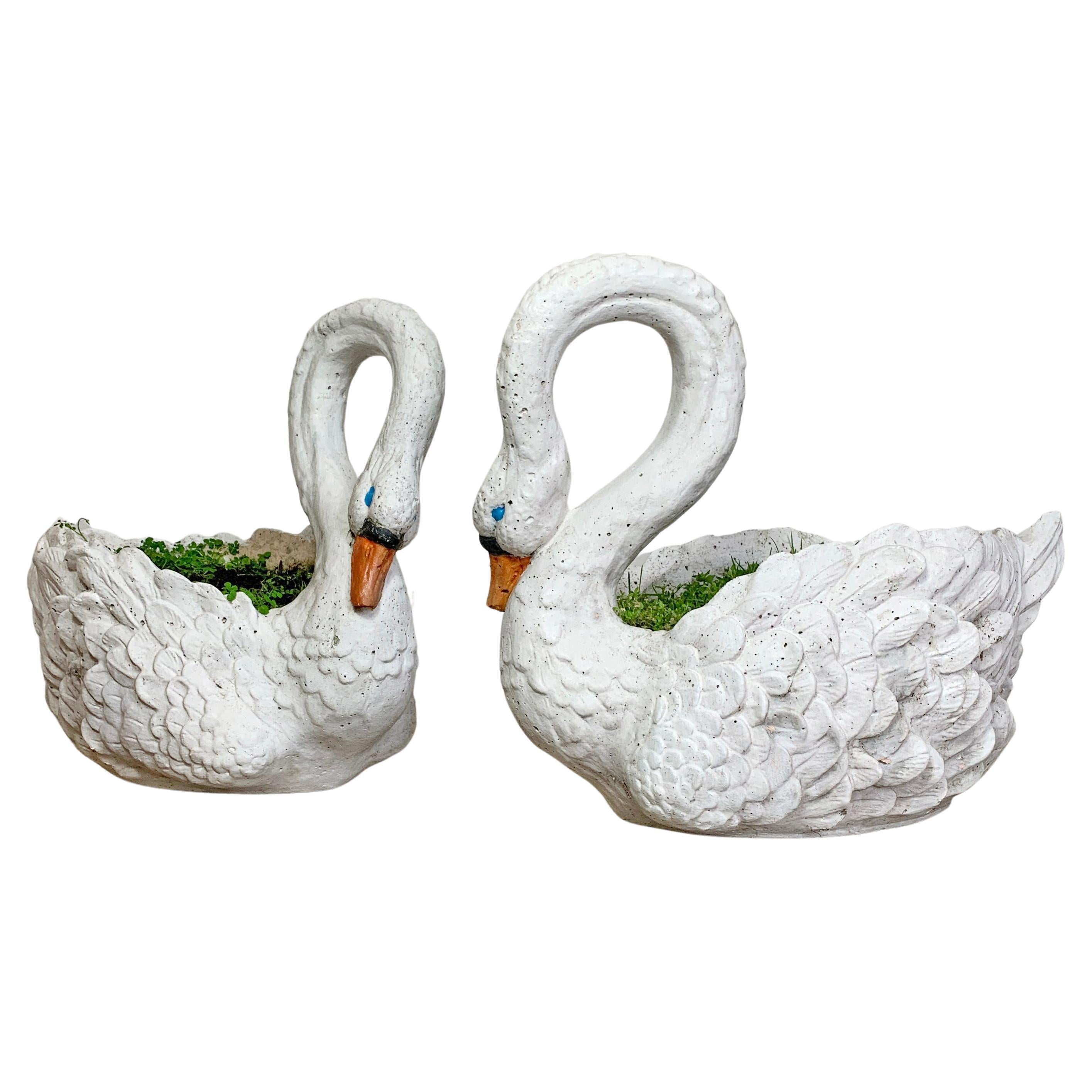 1950er Jahre Große weiße Swan-Pflanzgefäße, Frankreich im Angebot