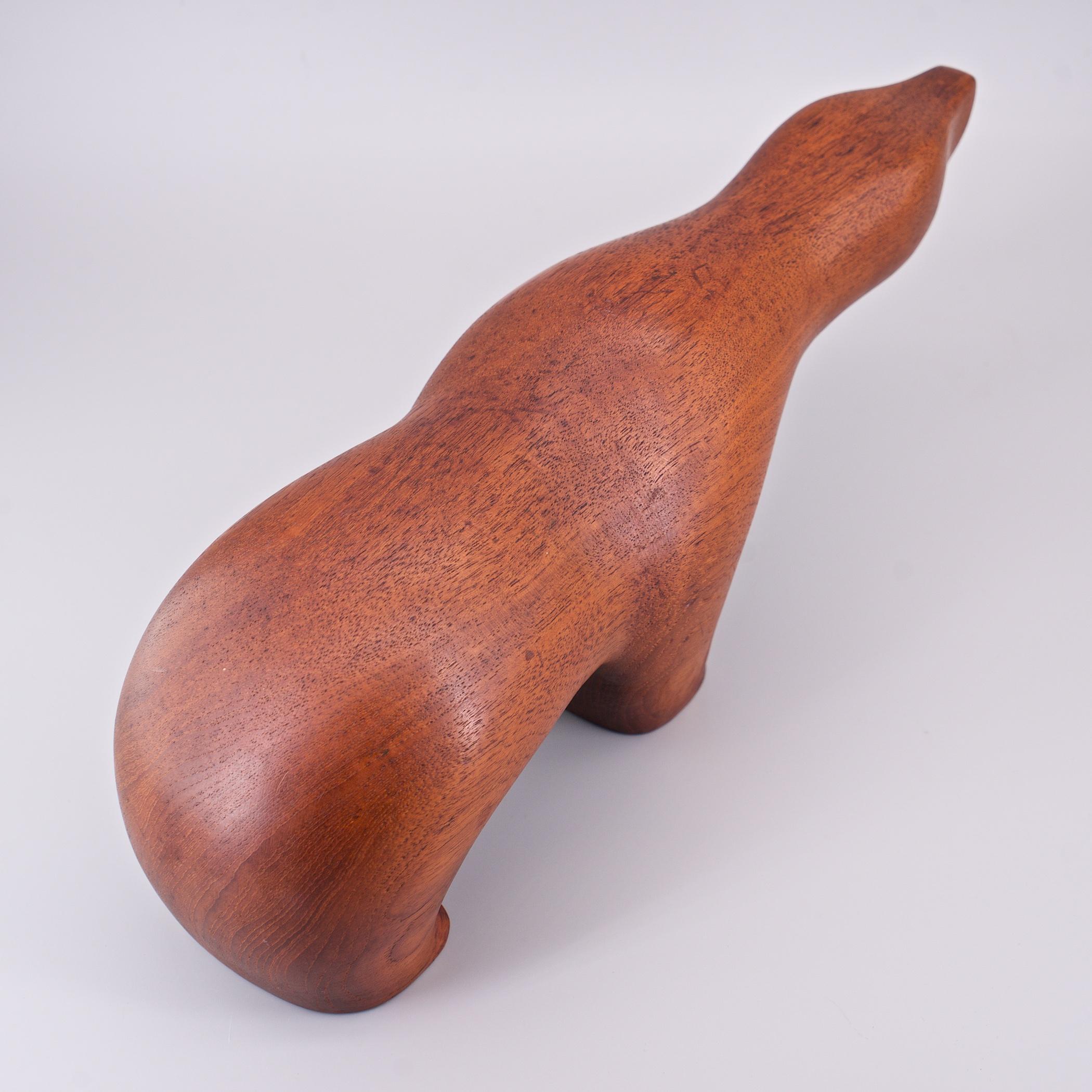 Milieu du XXe siècle 1950s Large Teak Polar Bear Sculpture Norway Mid-Century Scandinavian Tjomsland en vente