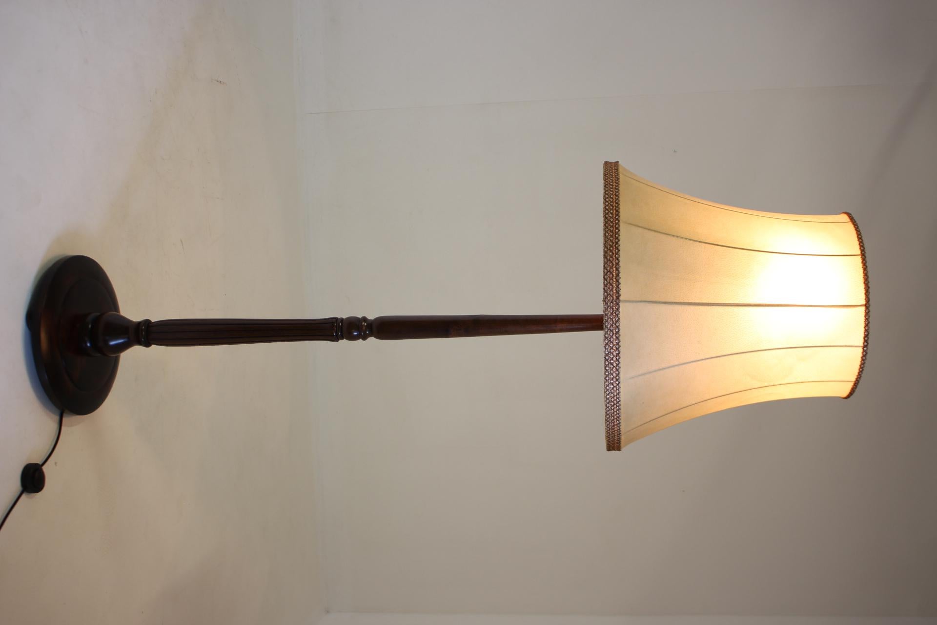 1950s Large Wooden Floor Lamp, Germany In Good Condition In Praha, CZ