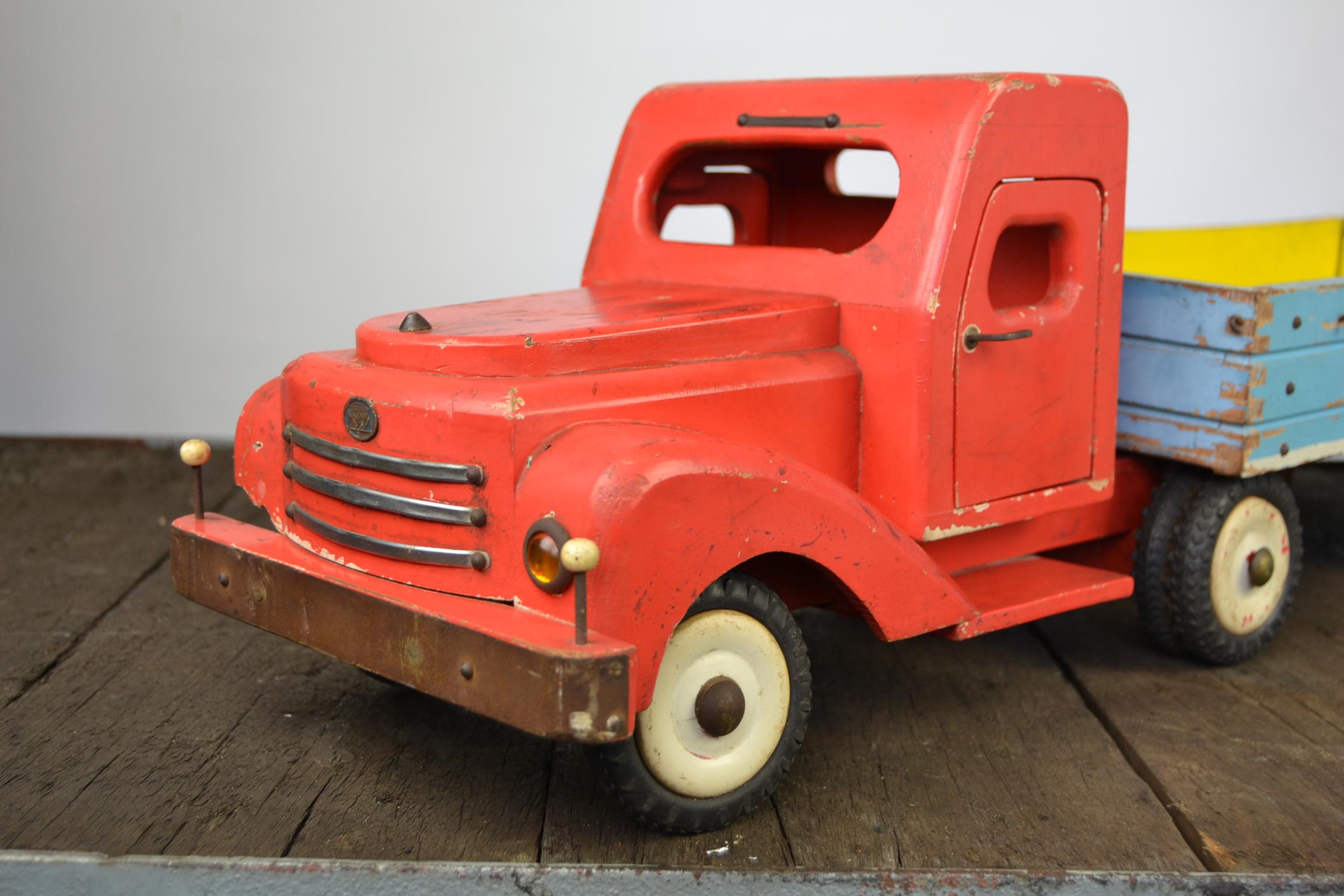 Large Wooden Toy Truck with Trailer by Bigge, Germany In Good Condition In Retie, BE