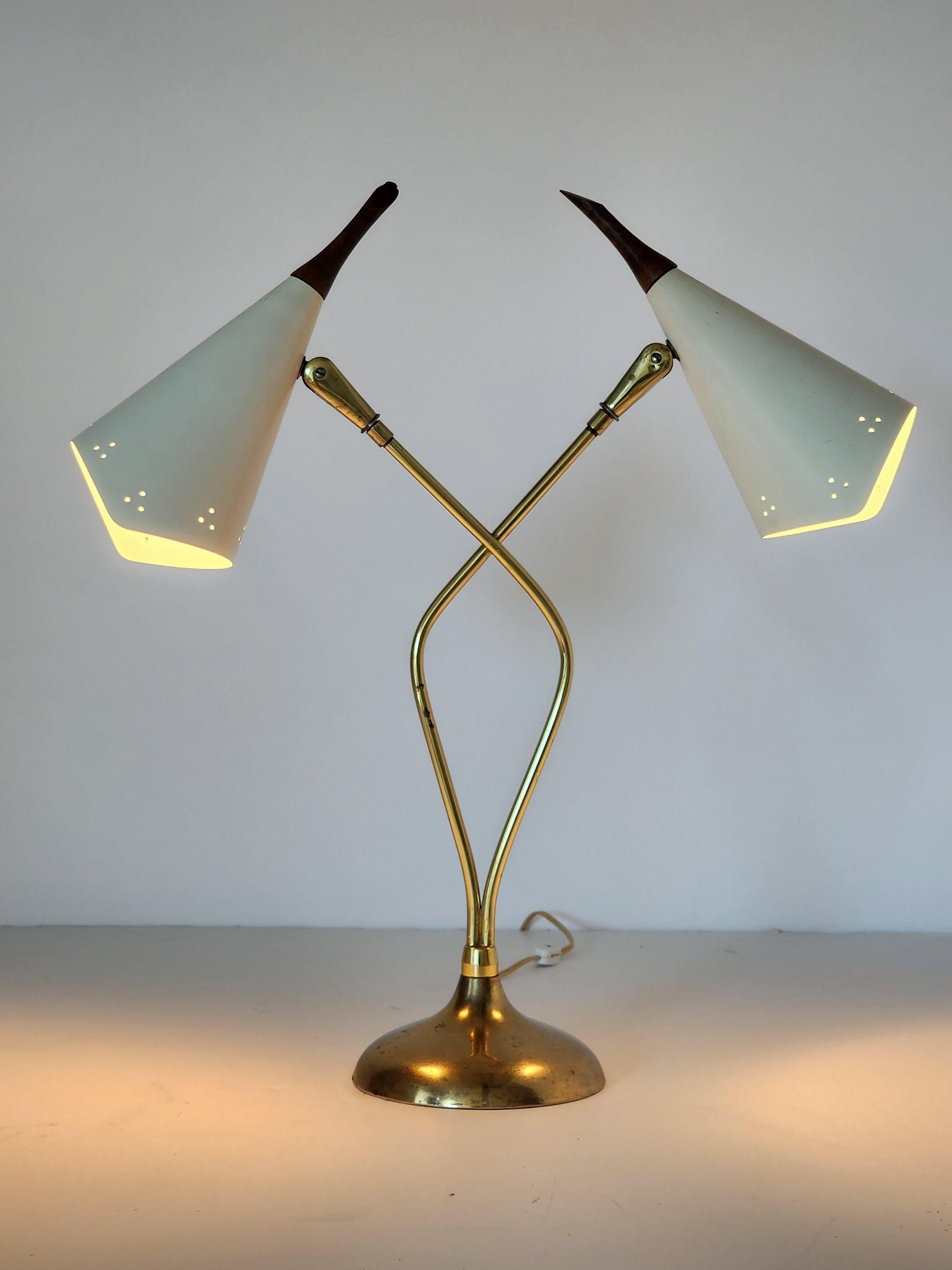 Mid-Century Modern 1950s Laurel  Twin Shade Brass Table Lamp , USA  For Sale