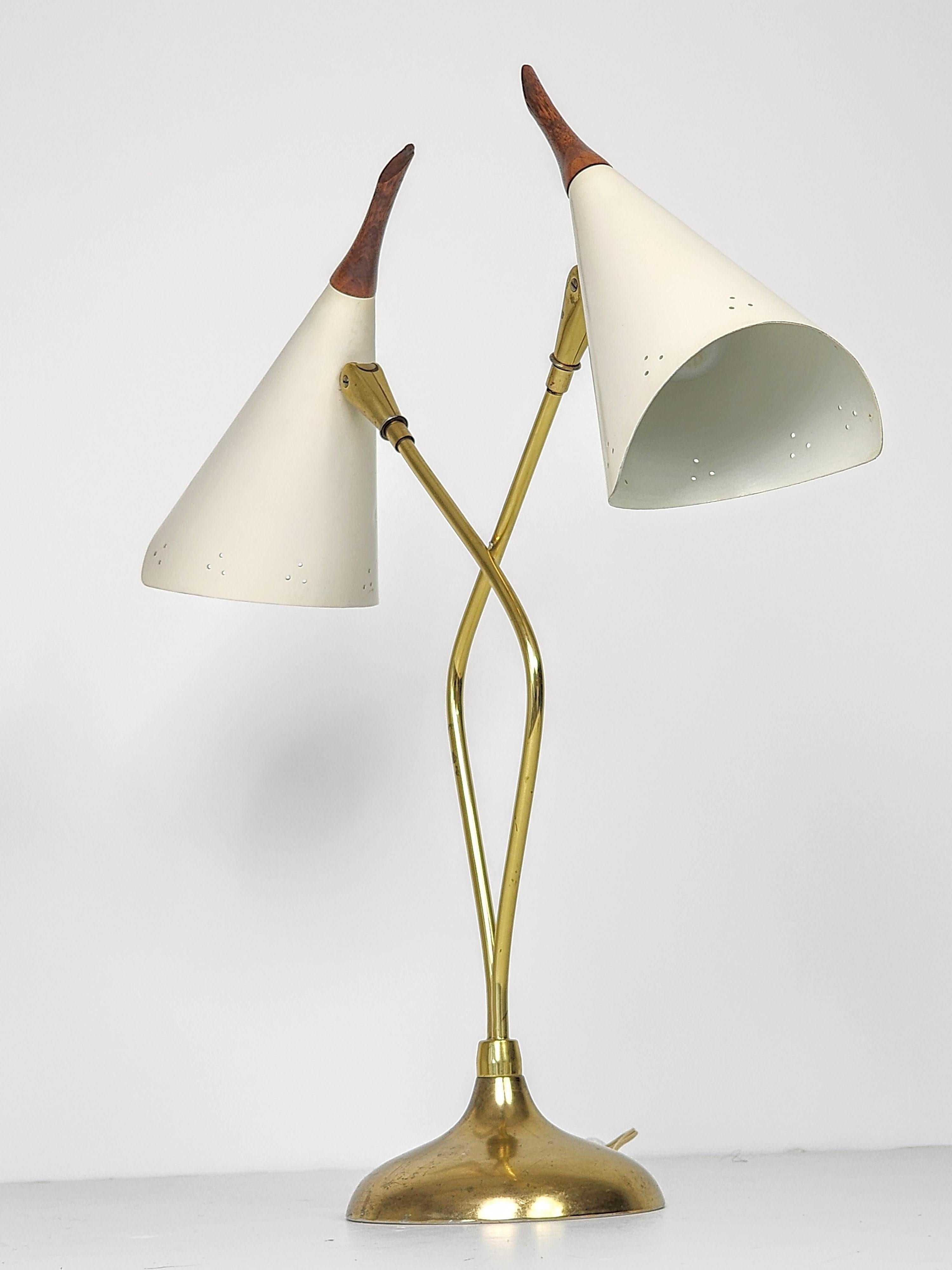 Enameled 1950s Laurel  Twin Shade Brass Table Lamp , USA  For Sale