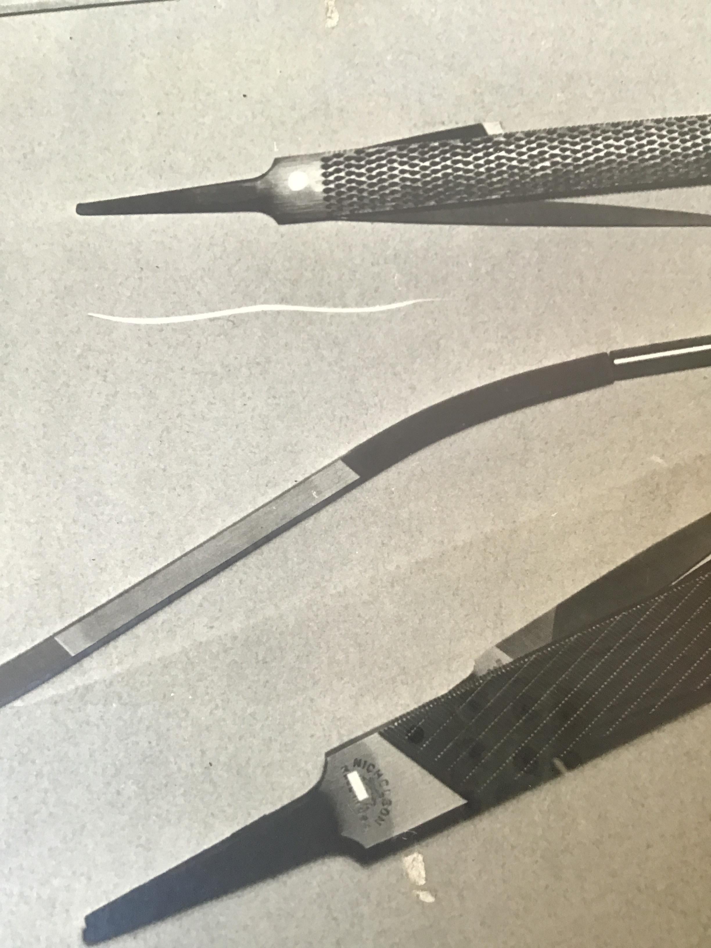 Fotografía de Laurence Tilley de los años 50 de un pez hecho con limas mediados del siglo XX en venta